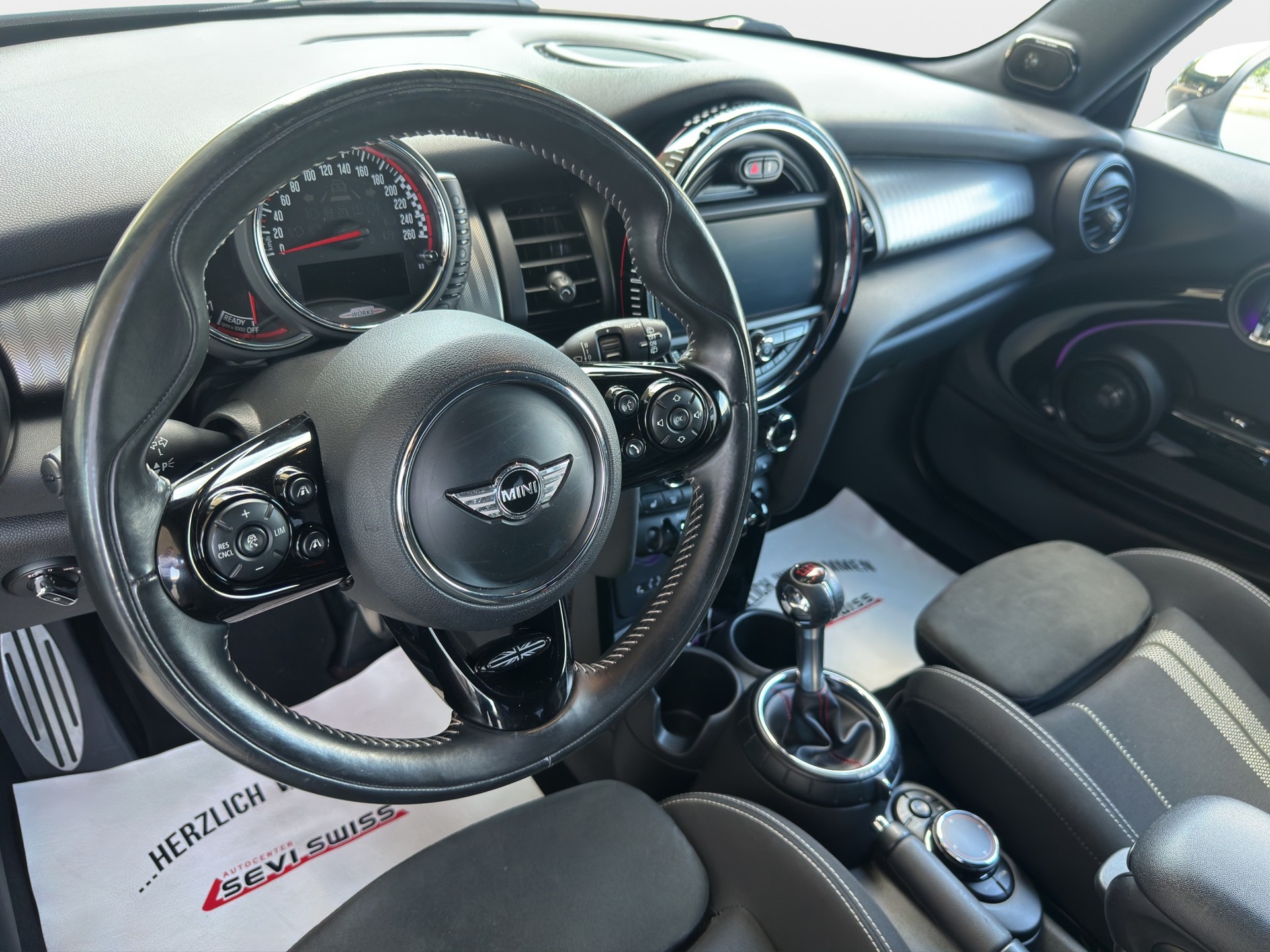 MINI Cooper John Cooper Works-image-9