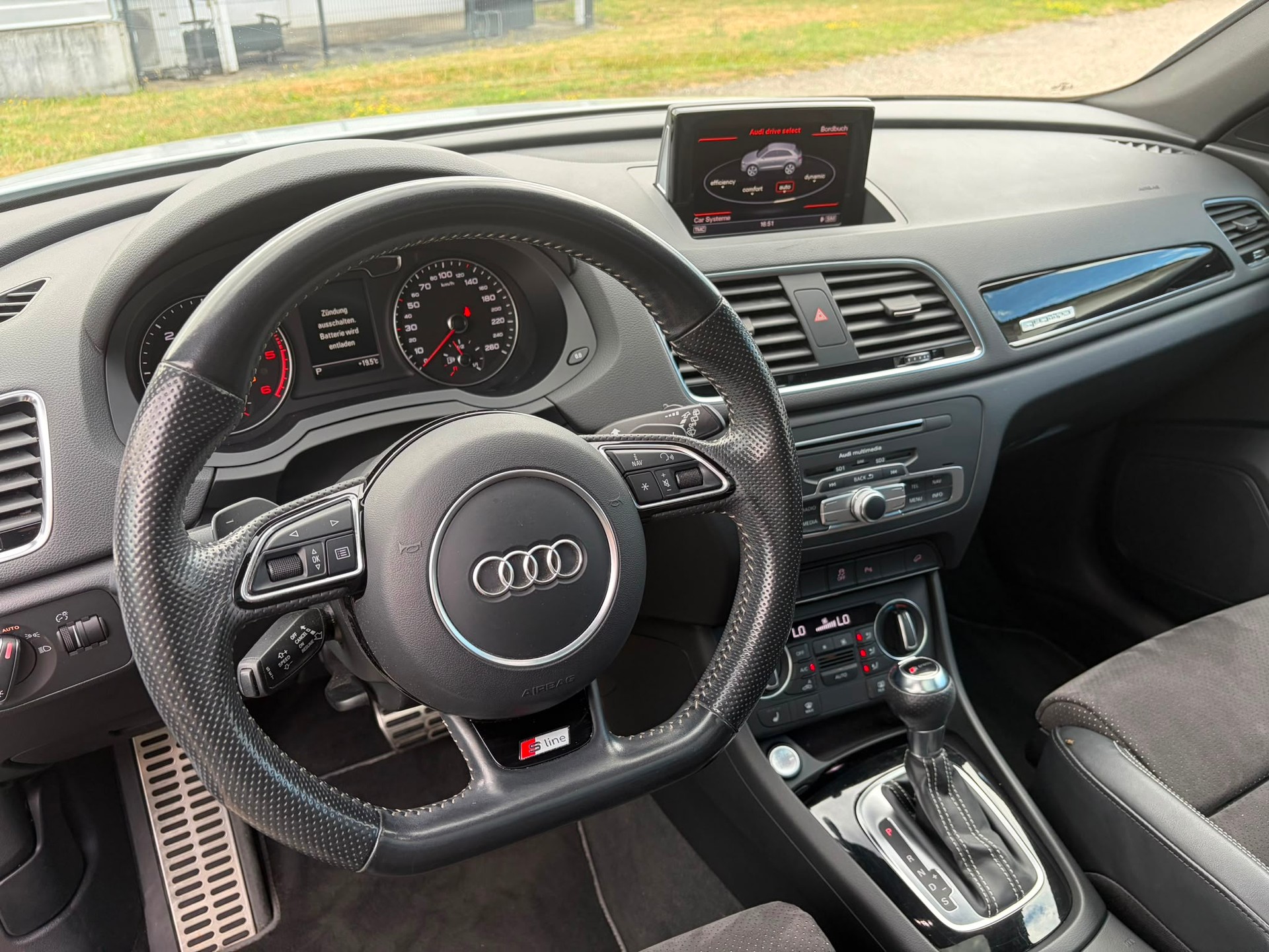 AUDI Q3 2.0 TDI sport quattro S-tronic-image-7