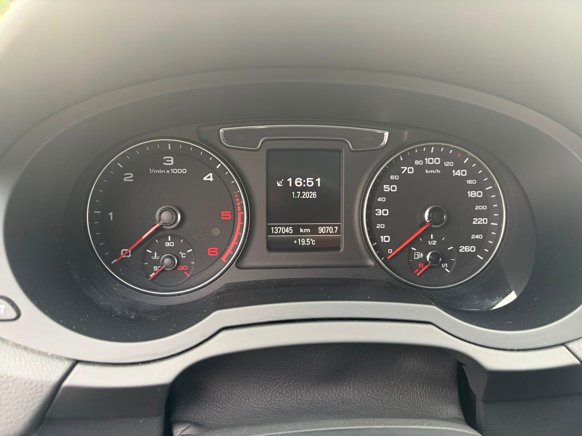 AUDI Q3 2.0 TDI sport quattro S-tronic-image-8