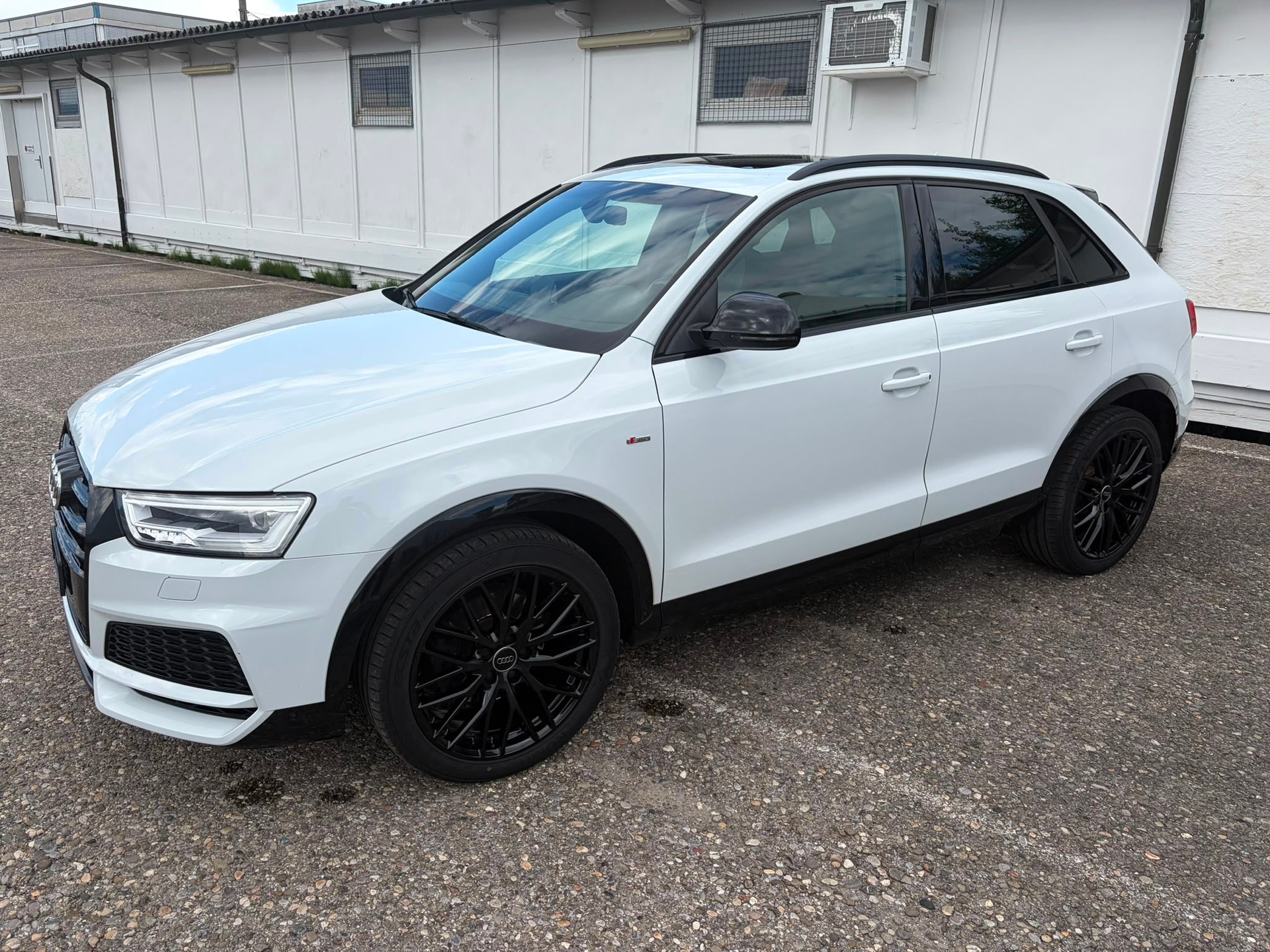 AUDI Q3 2.0 TDI sport quattro S-tronic-image-1