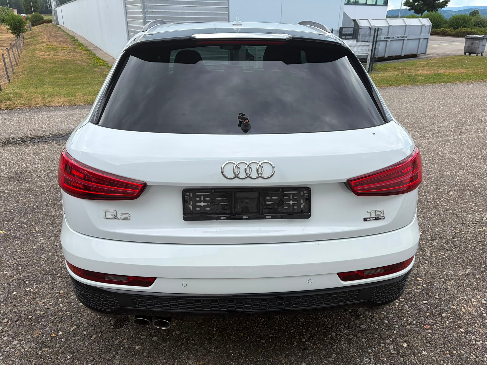 AUDI Q3 2.0 TDI sport quattro S-tronic-image-5