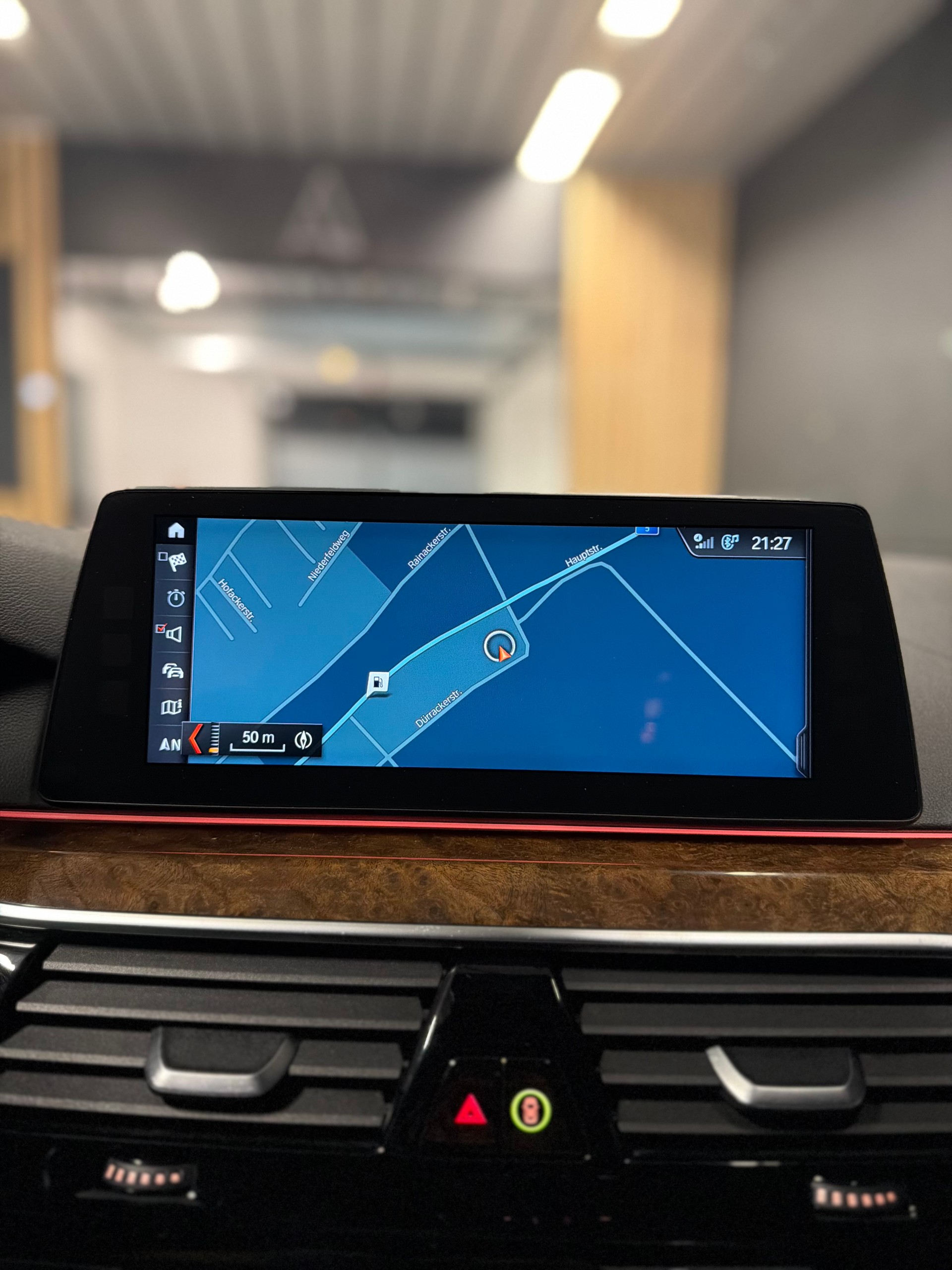 BMW M550i xDrive Steptronic-image-23