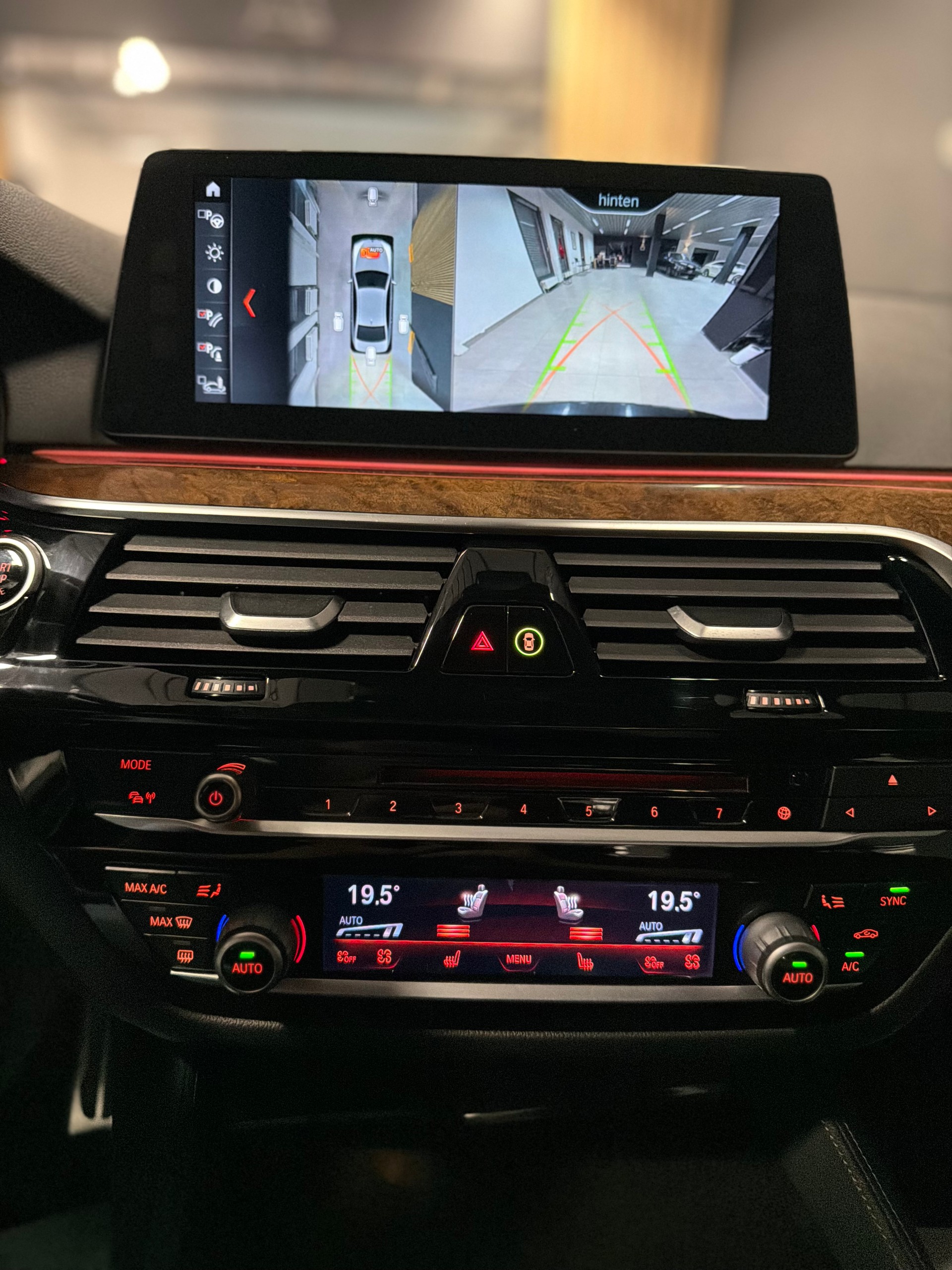 BMW M550i xDrive Steptronic-image-22