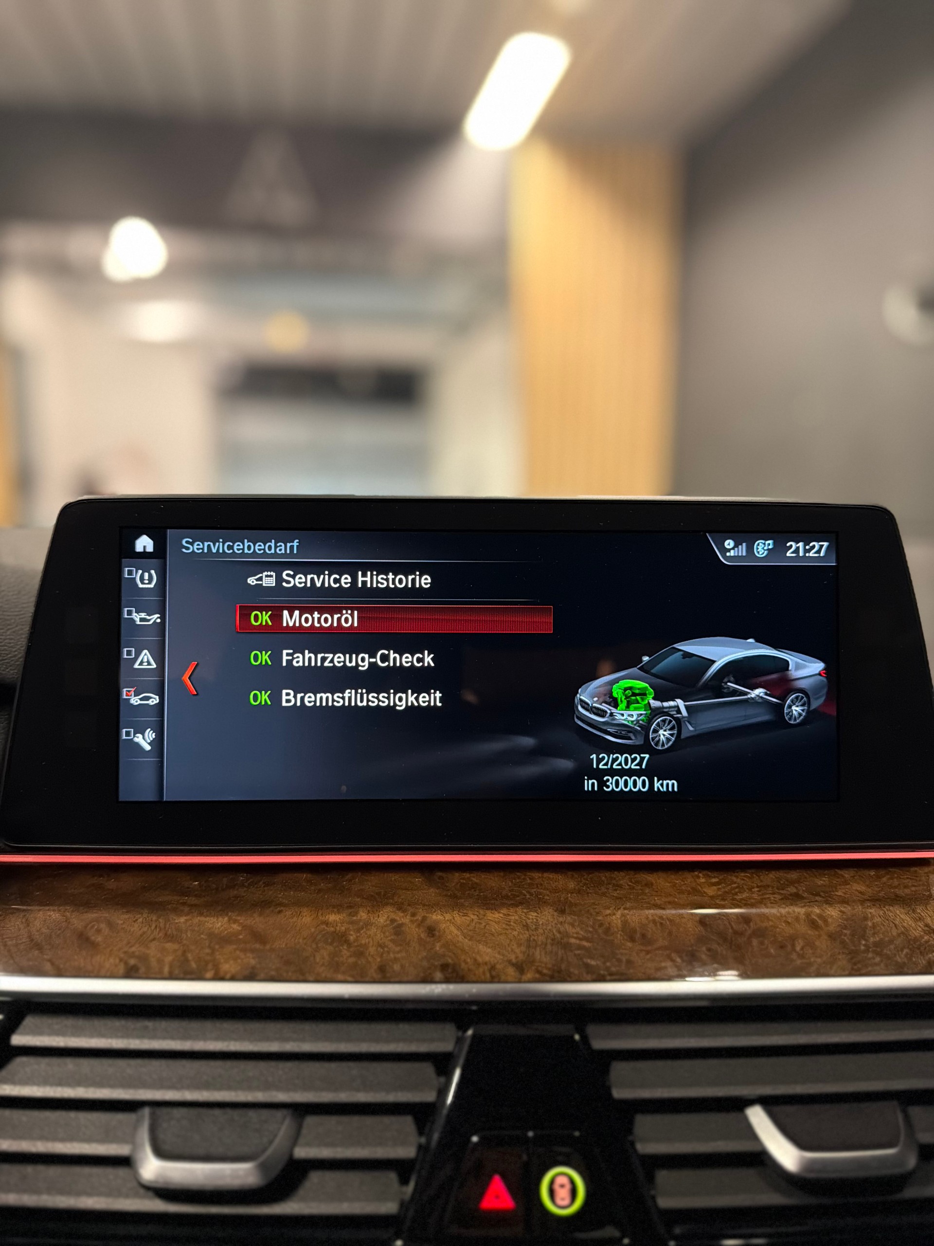BMW M550i xDrive Steptronic-image-24