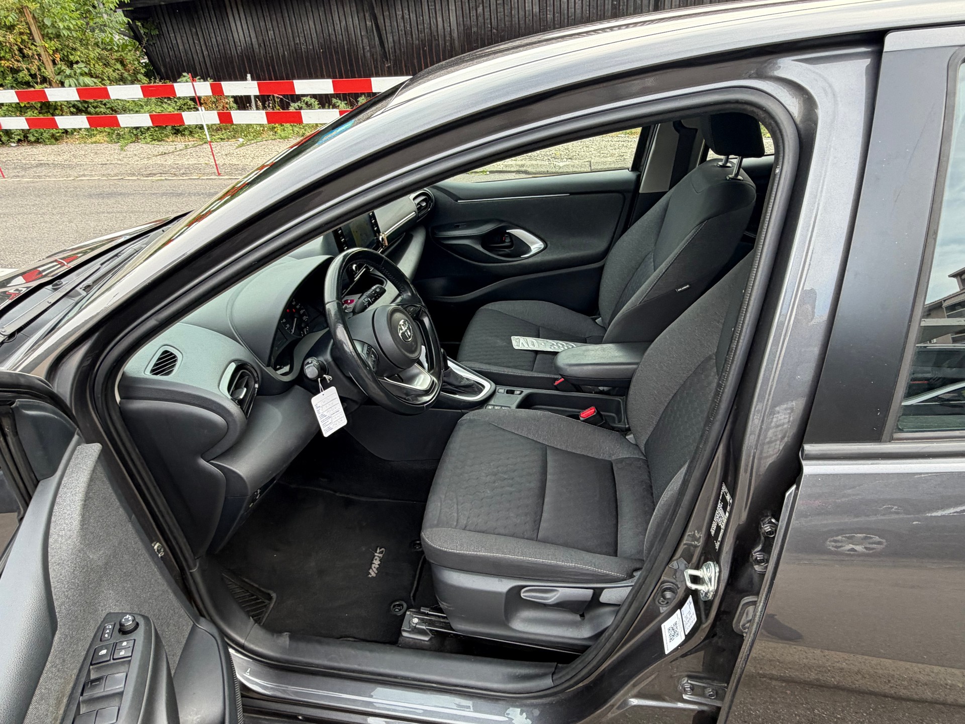 TOYOTA Yaris 1.5 Trend e-CVT-image-7