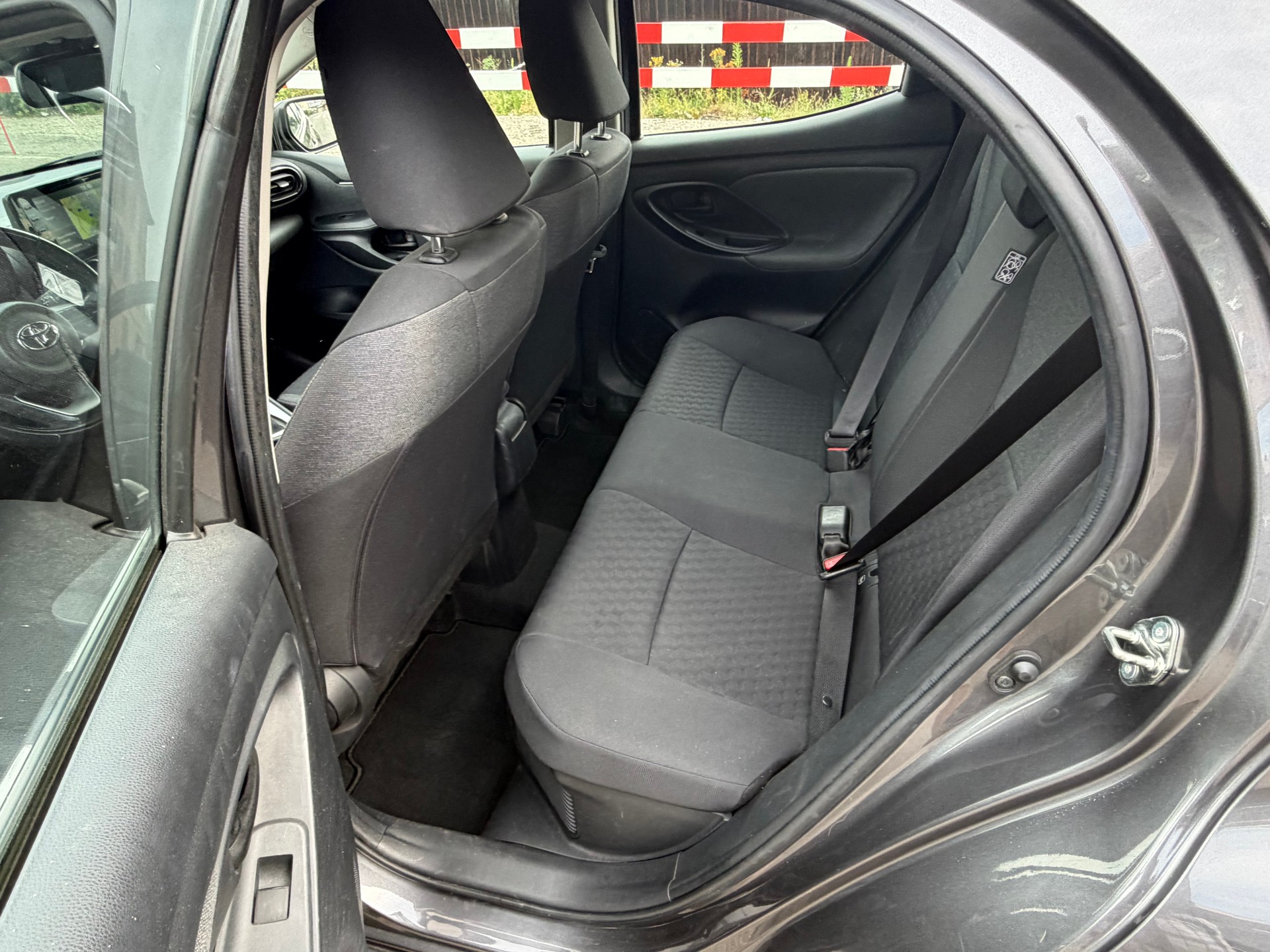 TOYOTA Yaris 1.5 Trend e-CVT-image-8