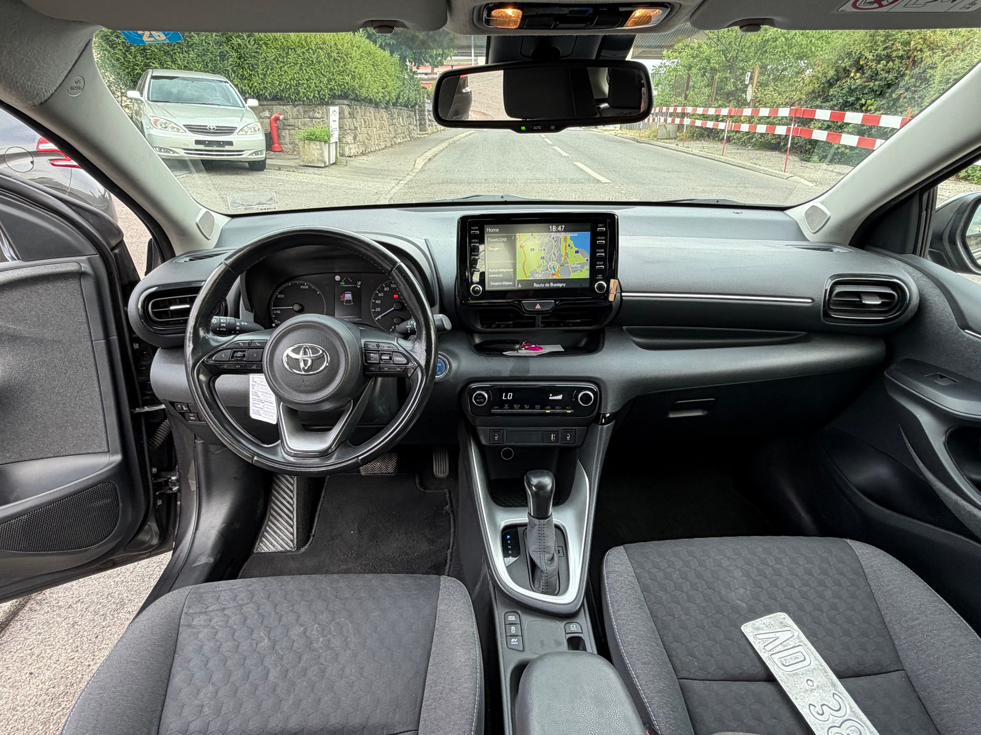 TOYOTA Yaris 1.5 Trend e-CVT-image-9