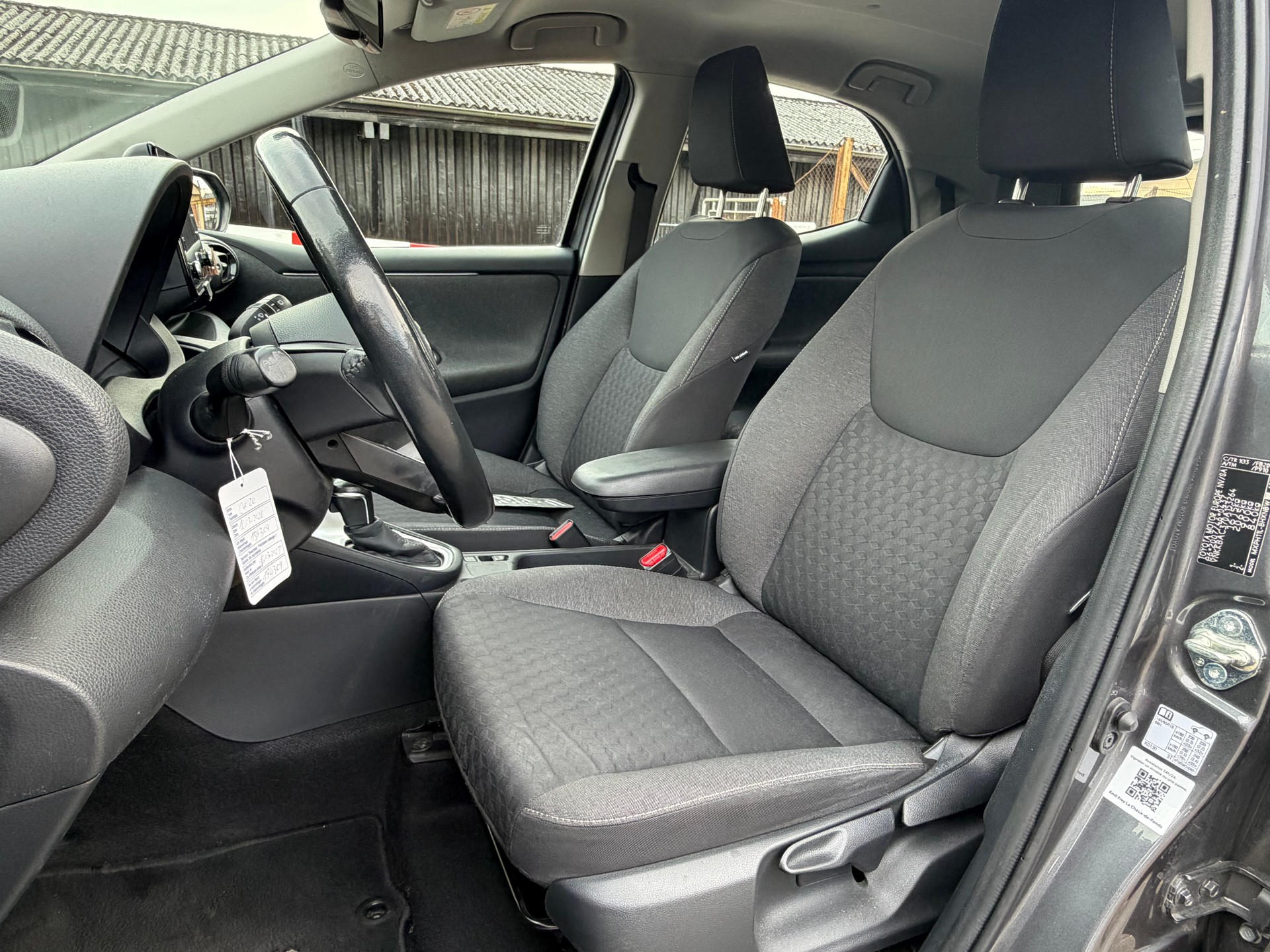 TOYOTA Yaris 1.5 Trend e-CVT-image-6