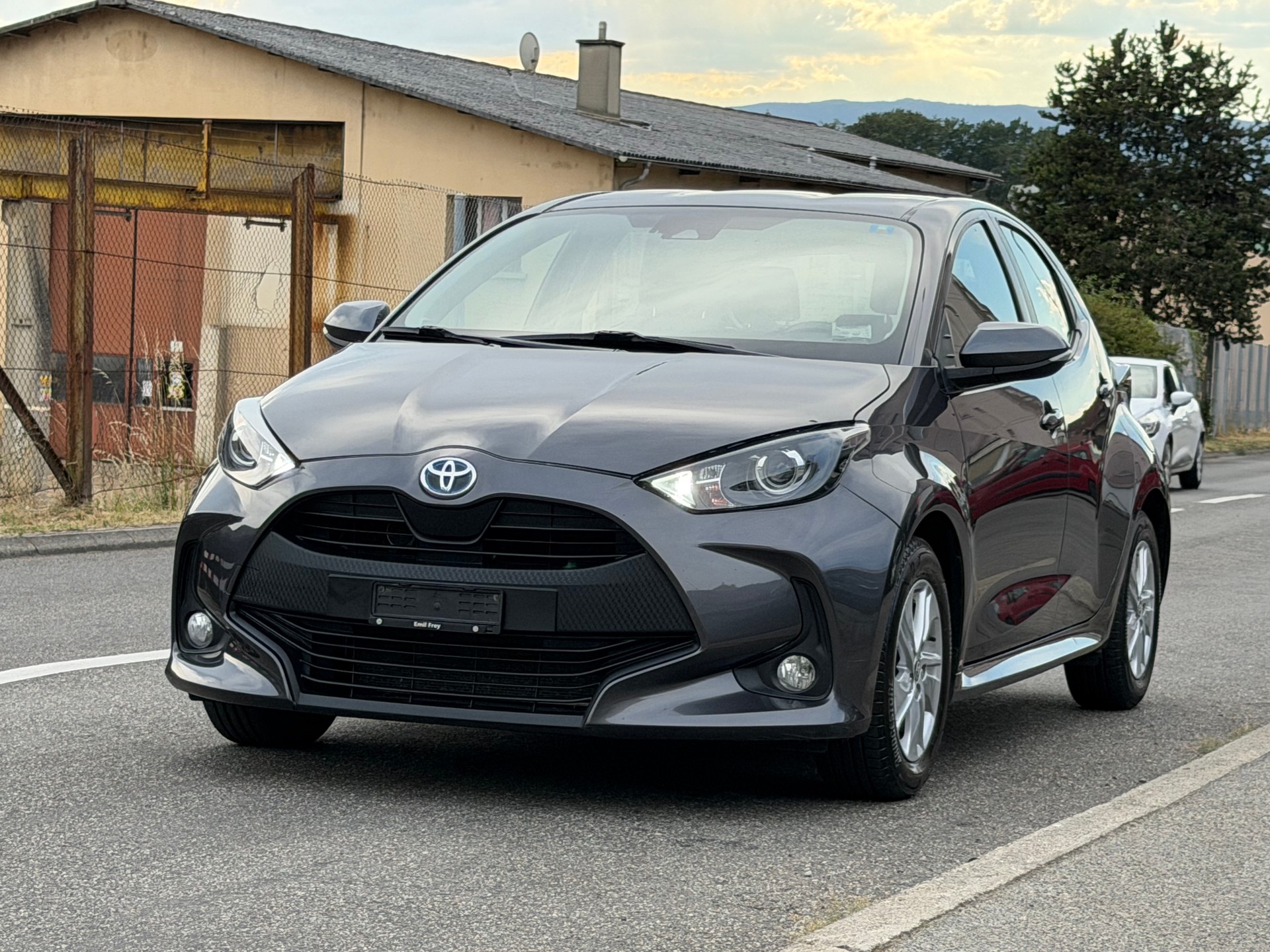 TOYOTA Yaris 1.5 Trend e-CVT-image-0