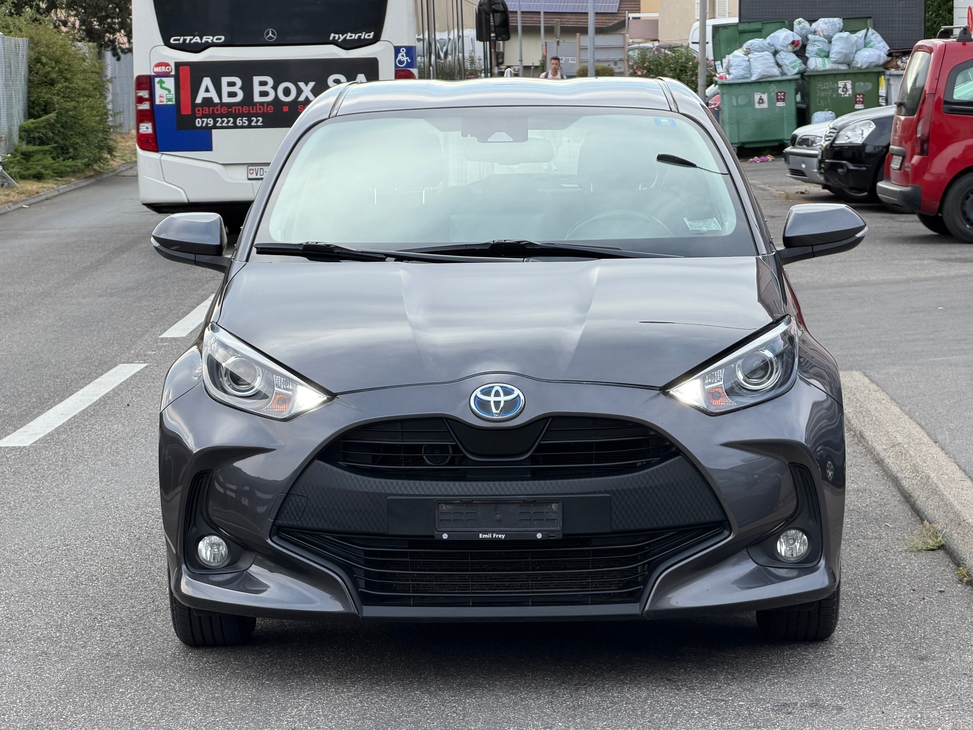 TOYOTA Yaris 1.5 Trend e-CVT-image-1