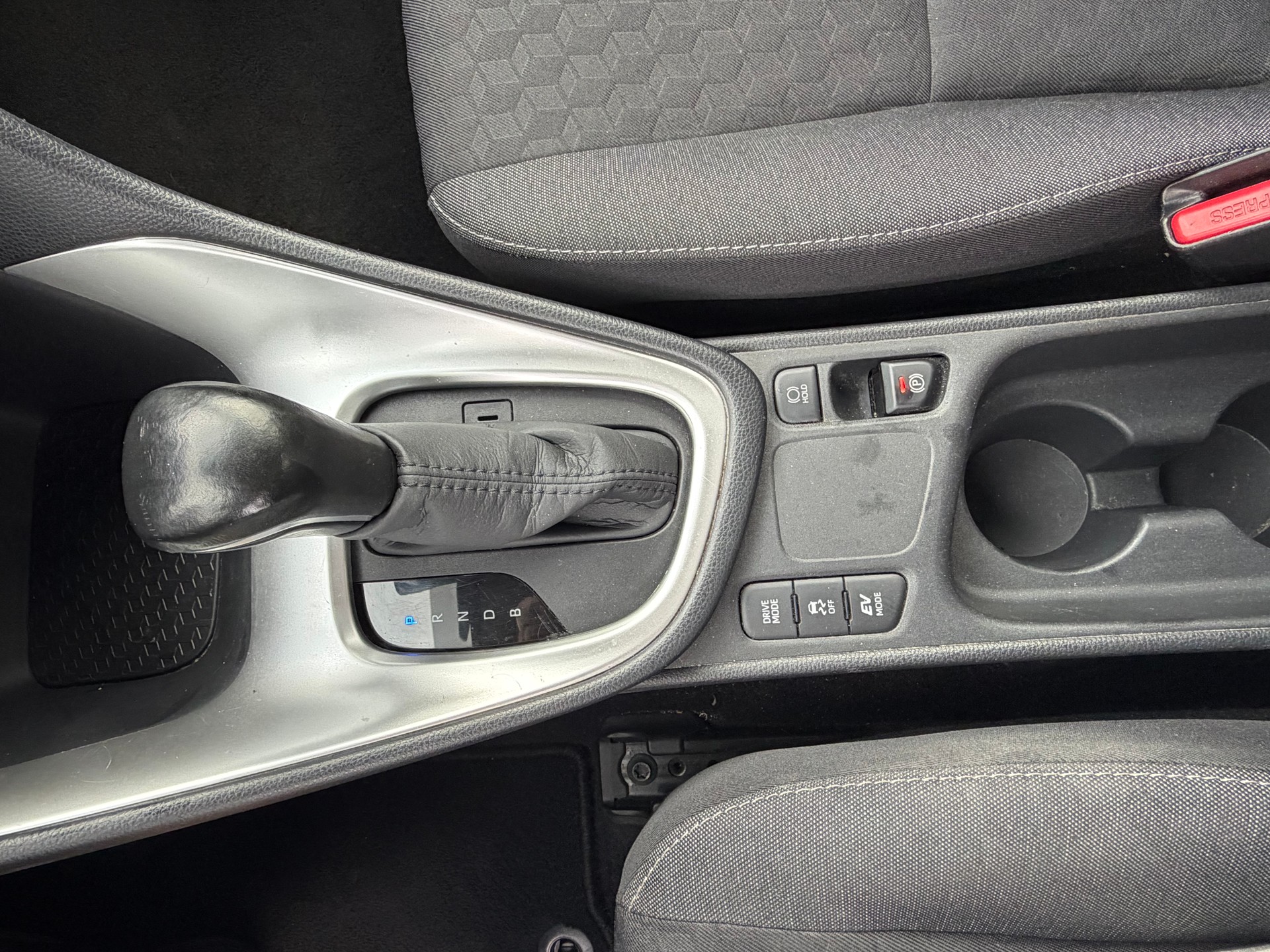 TOYOTA Yaris 1.5 Trend e-CVT-image-11