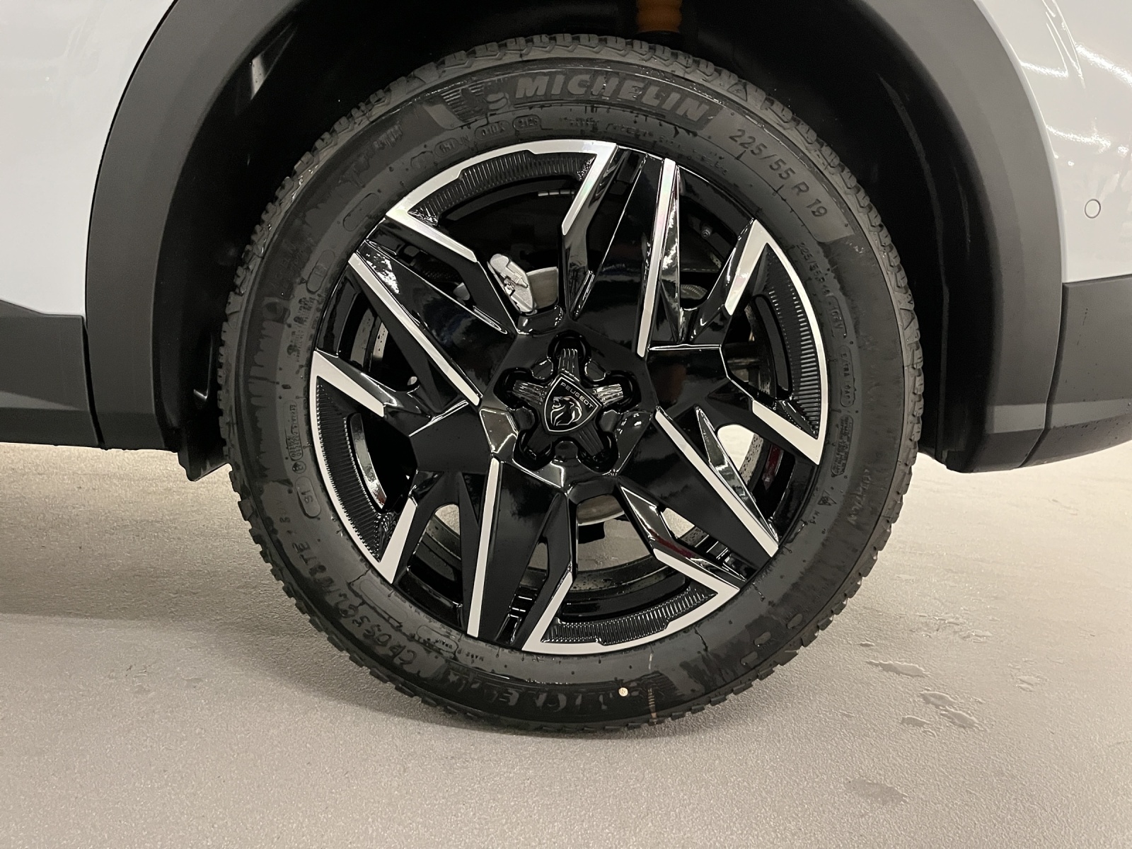 PEUGEOT 3008 1.2 Hybrid Allure Premium-image-16