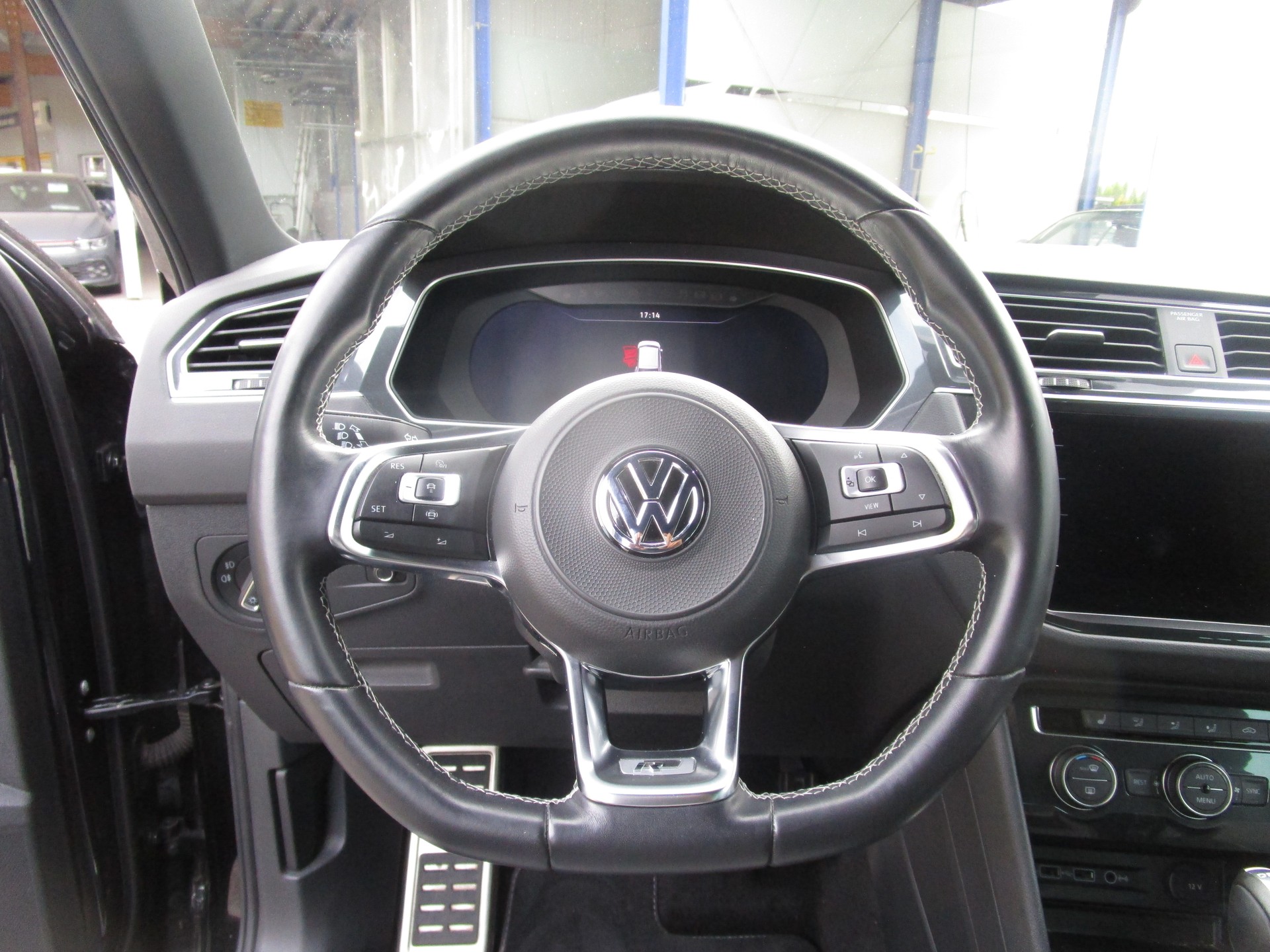 VW Tiguan 2.0 TDI SCR Highline 4Motion DSG-image-11