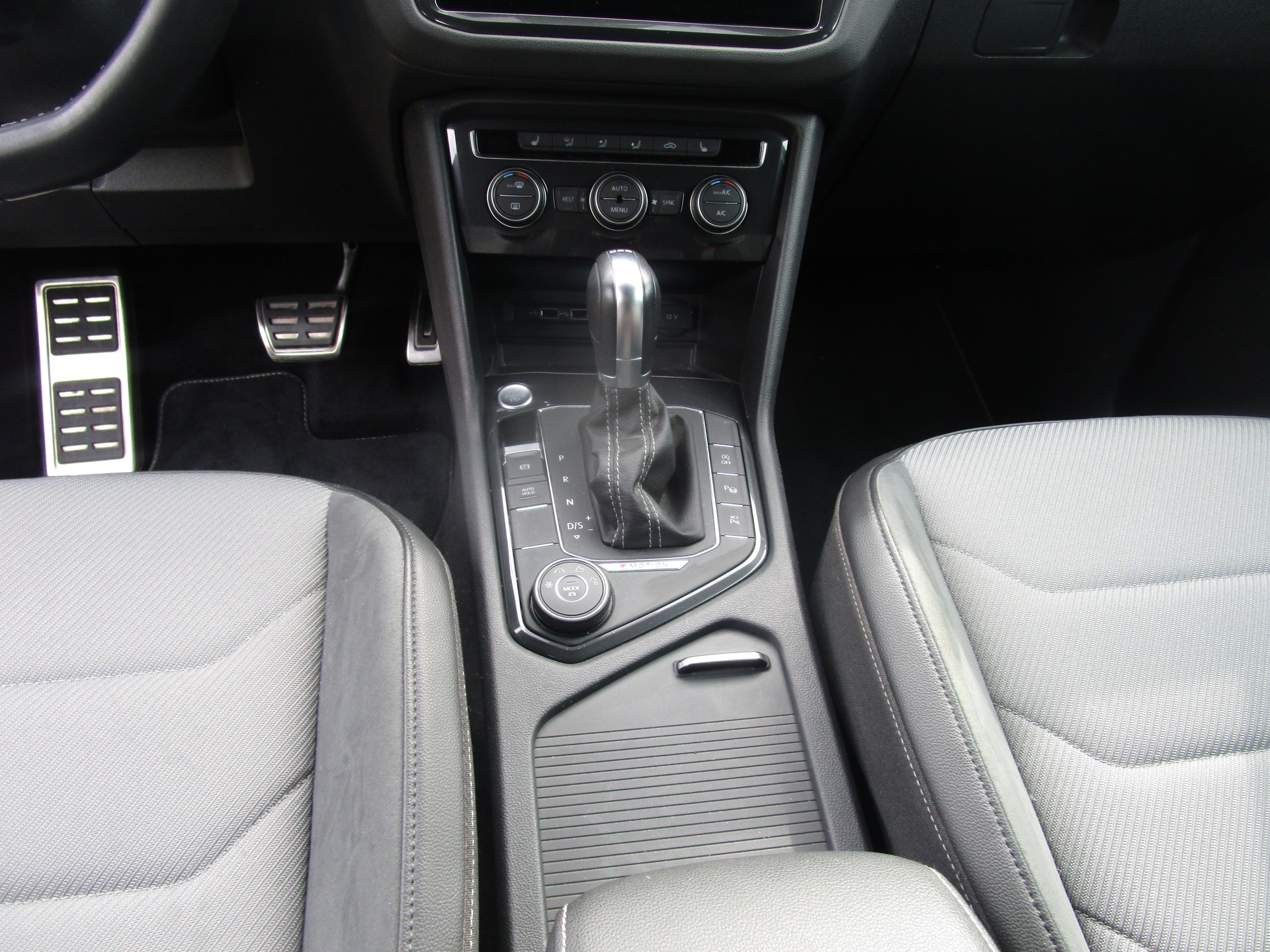 VW Tiguan 2.0 TDI SCR Highline 4Motion DSG-image-12