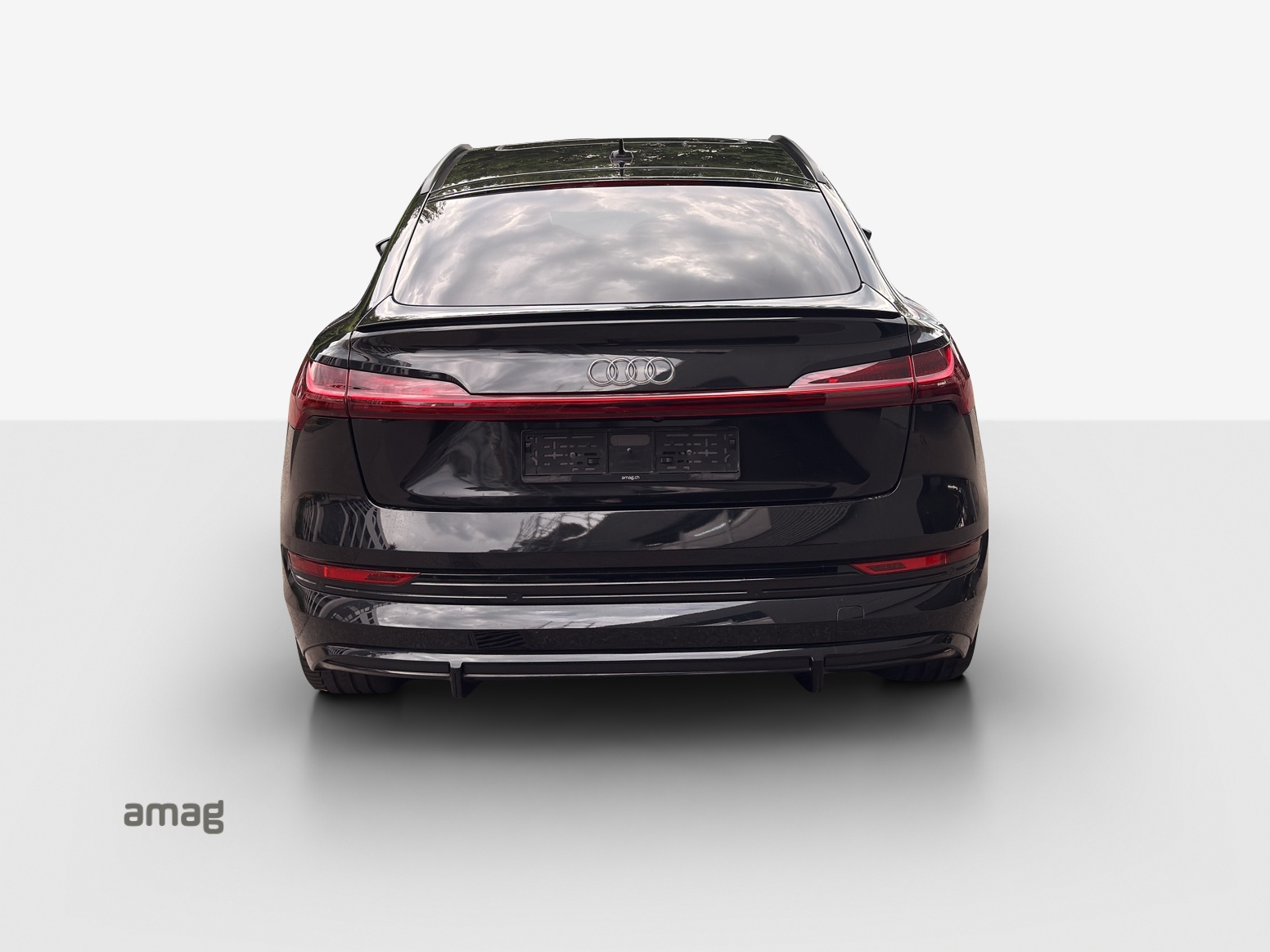 AUDI e-tron 55 Sportback S Line Black Edition quattro-image-4
