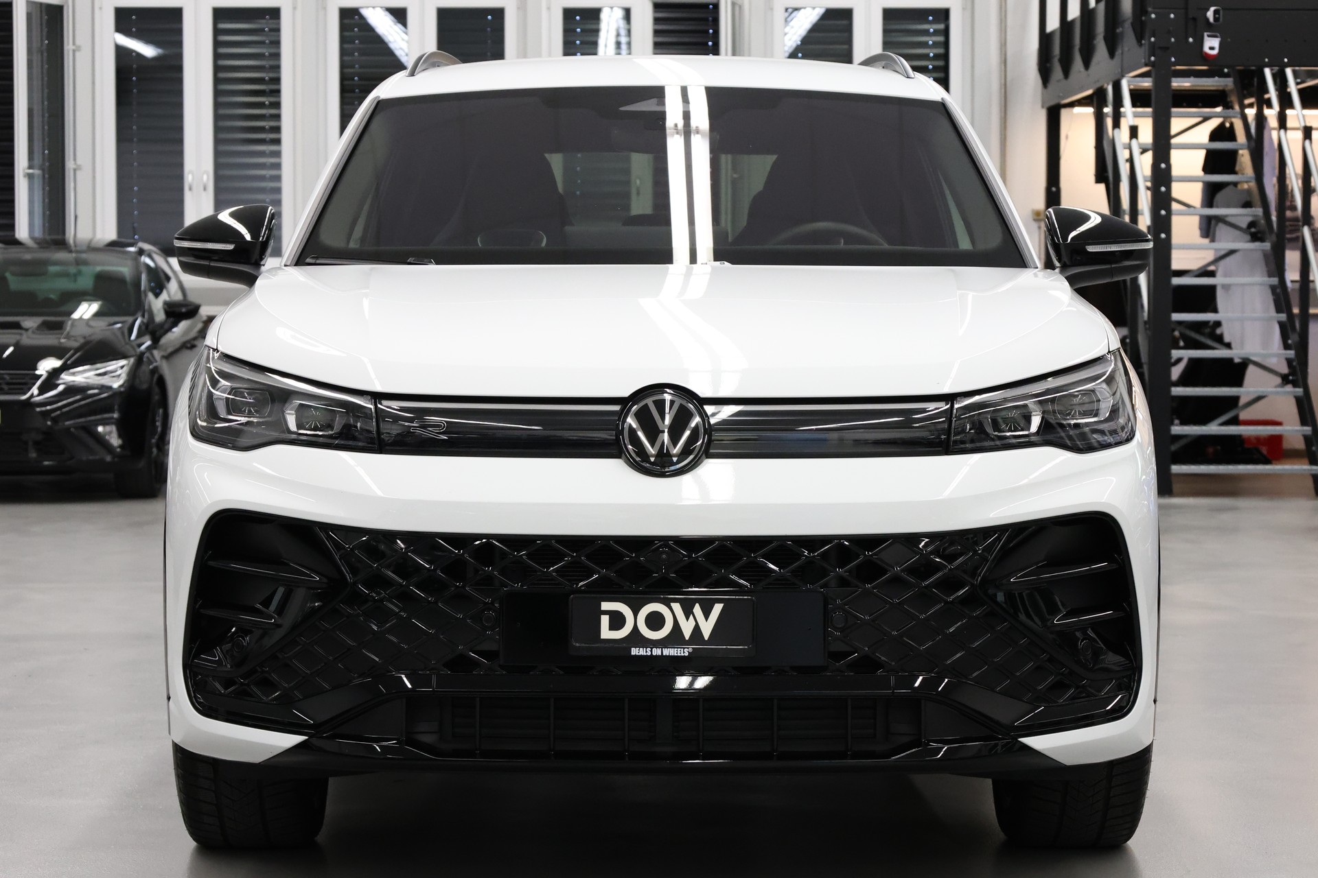 VW Tiguan 2.0 TDI SCR R-Line DSG 4motion-image-4