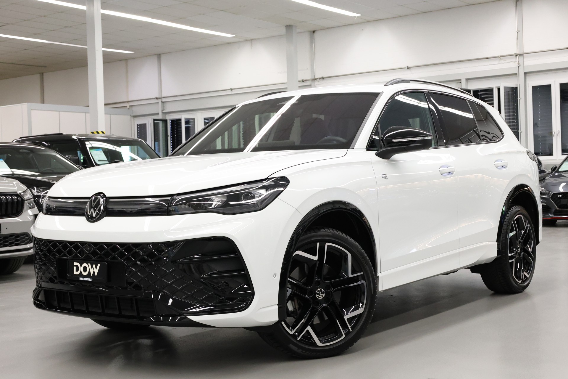 VW Tiguan 2.0 TDI SCR R-Line DSG 4motion-image-0