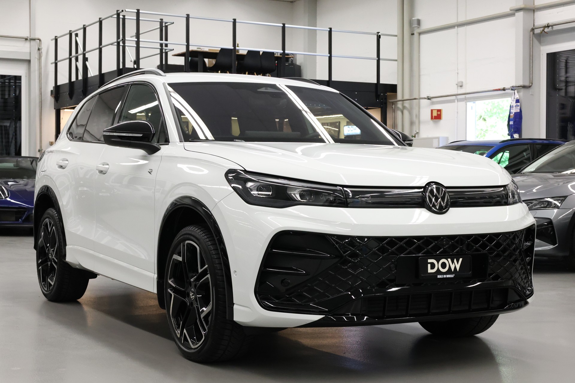 VW Tiguan 2.0 TDI SCR R-Line DSG 4motion-image-3
