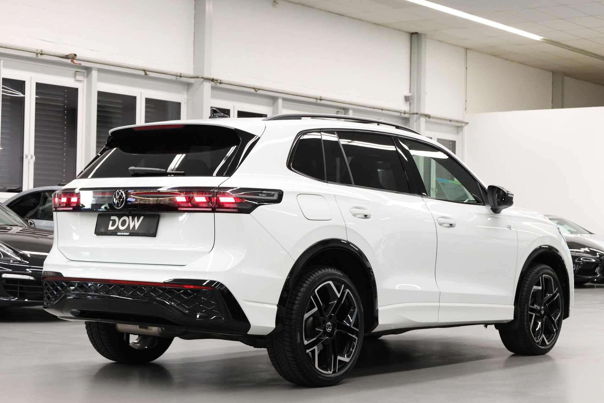 VW Tiguan 2.0 TDI SCR R-Line DSG 4motion-image-6