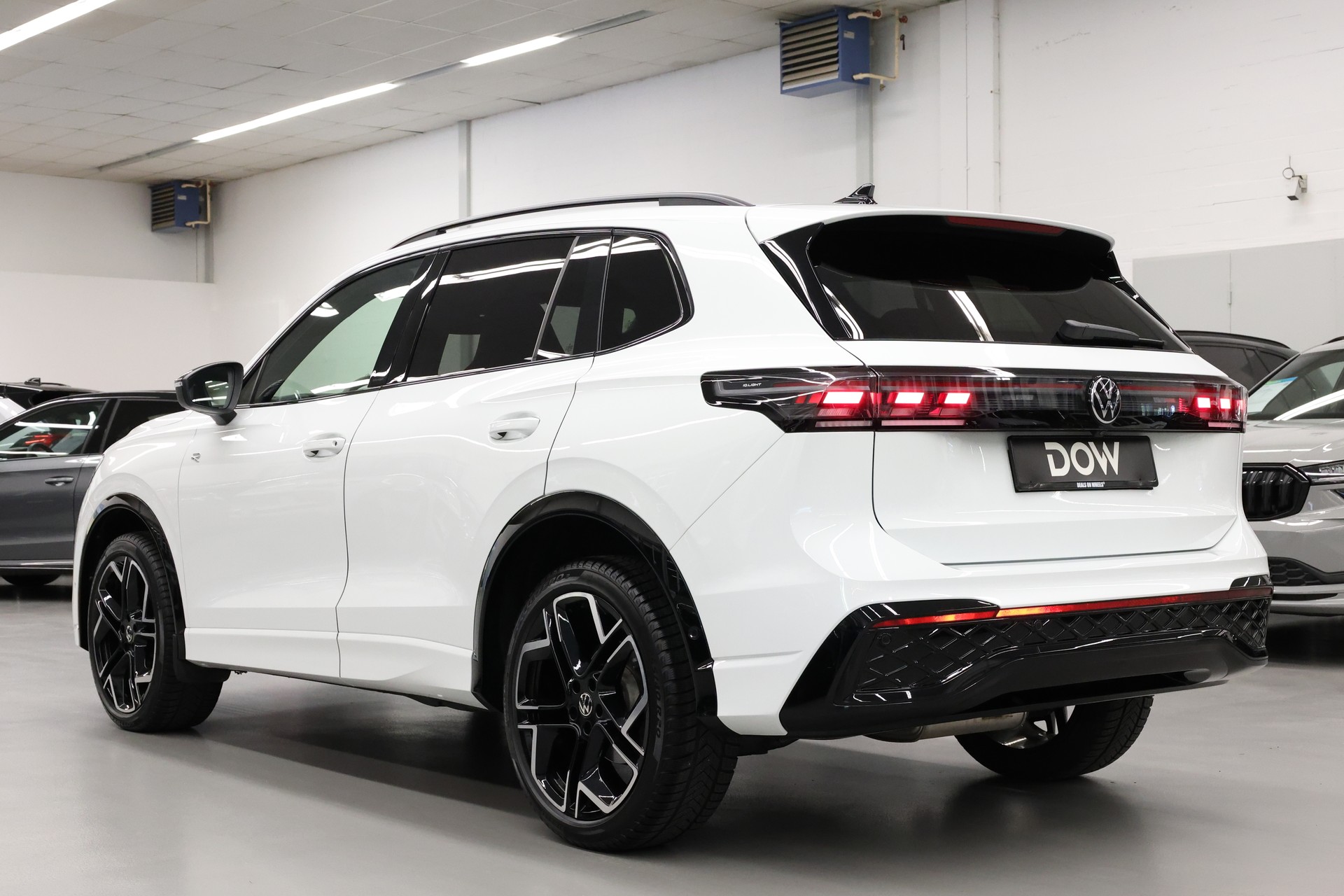 VW Tiguan 2.0 TDI SCR R-Line DSG 4motion-image-7