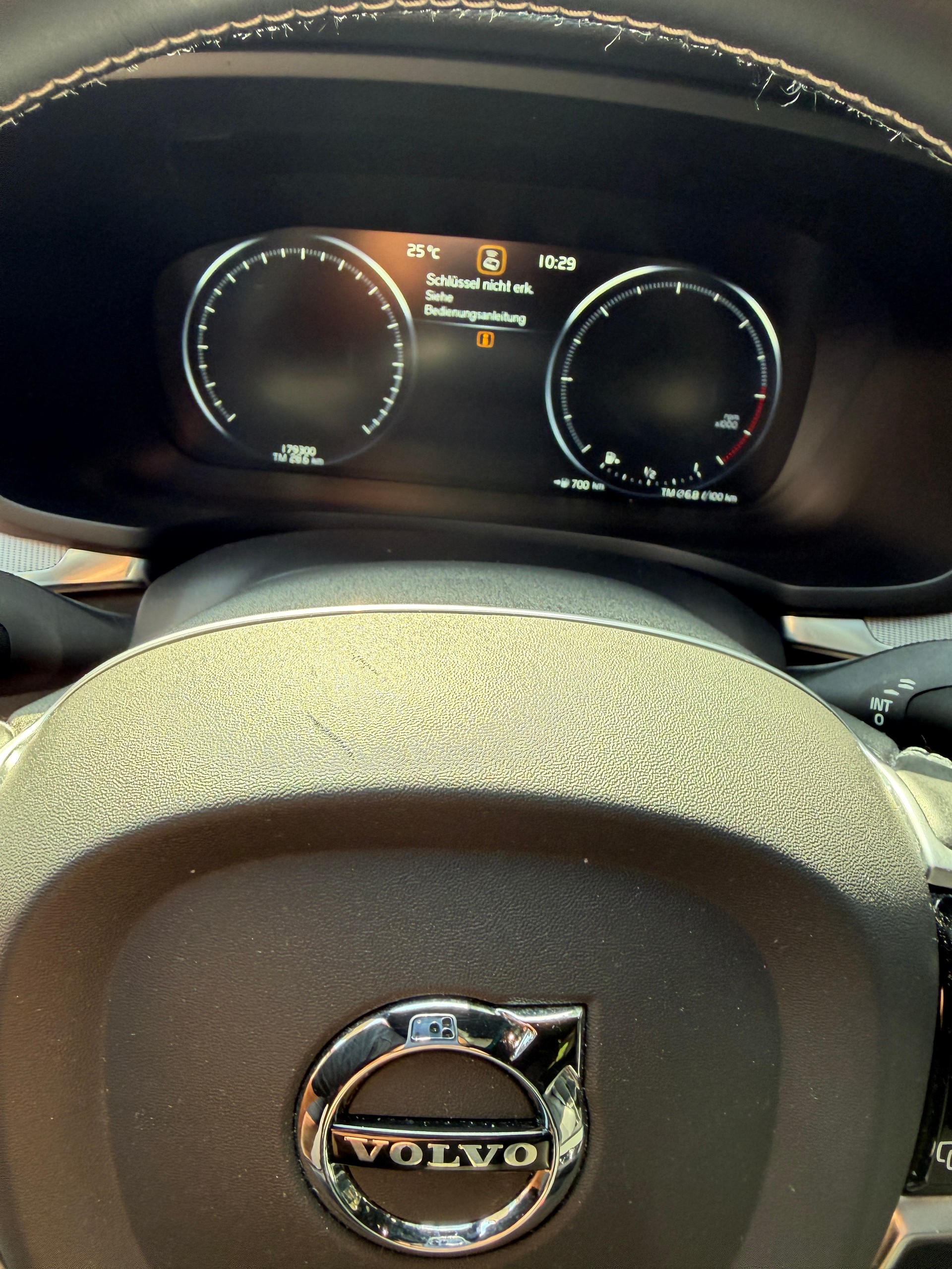 VOLVO V60 D4 AWD Inscription Geartronic-image-6