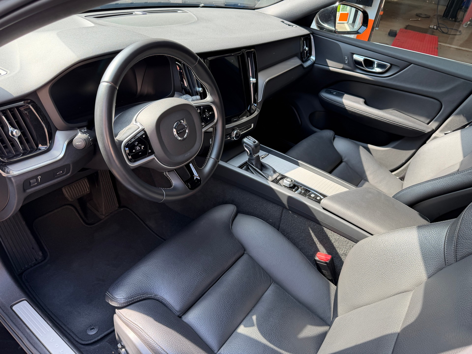 VOLVO V60 D4 AWD Inscription Geartronic-image-8