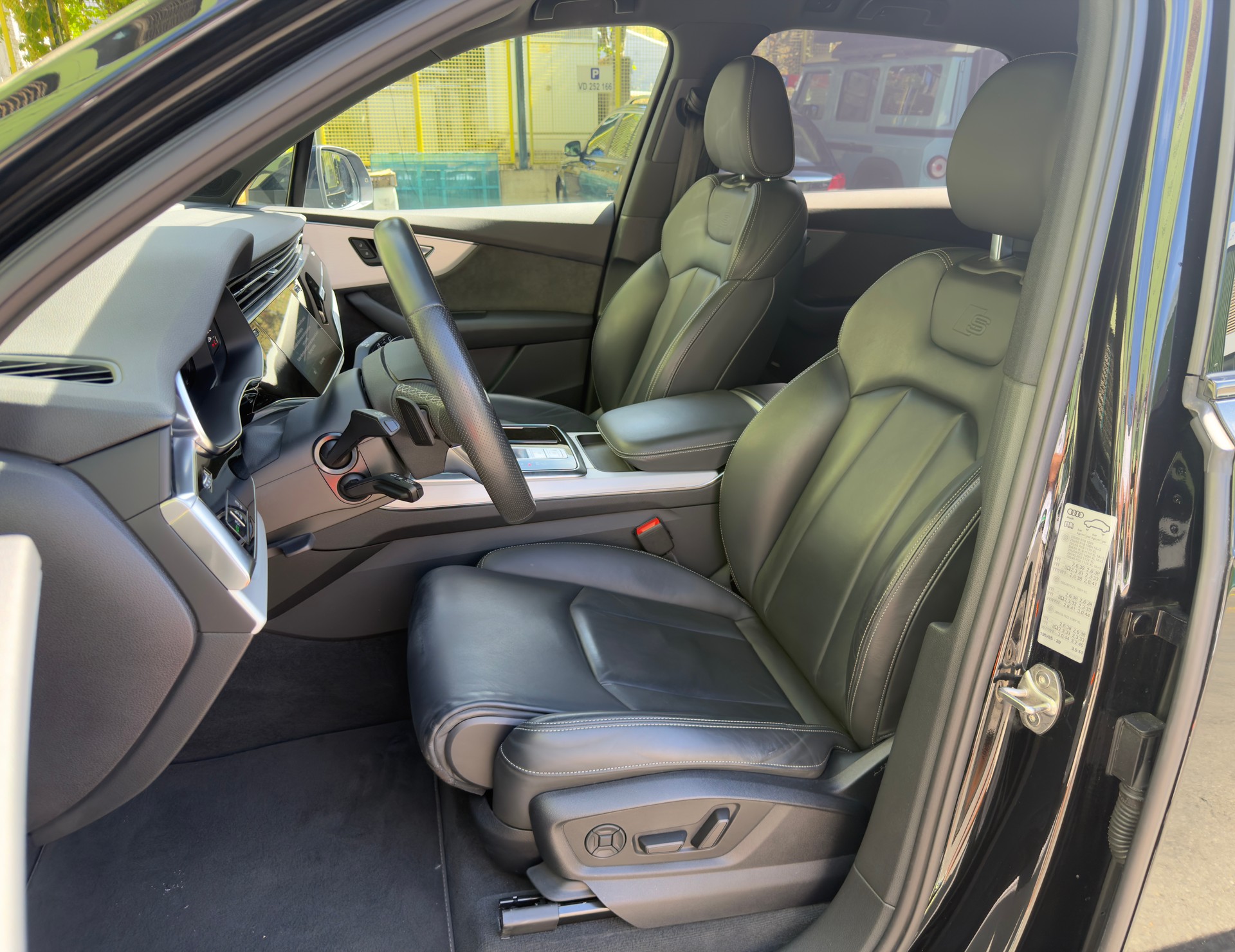 AUDI Q7 55 TFSI S Line quattro tiptronic-image-11