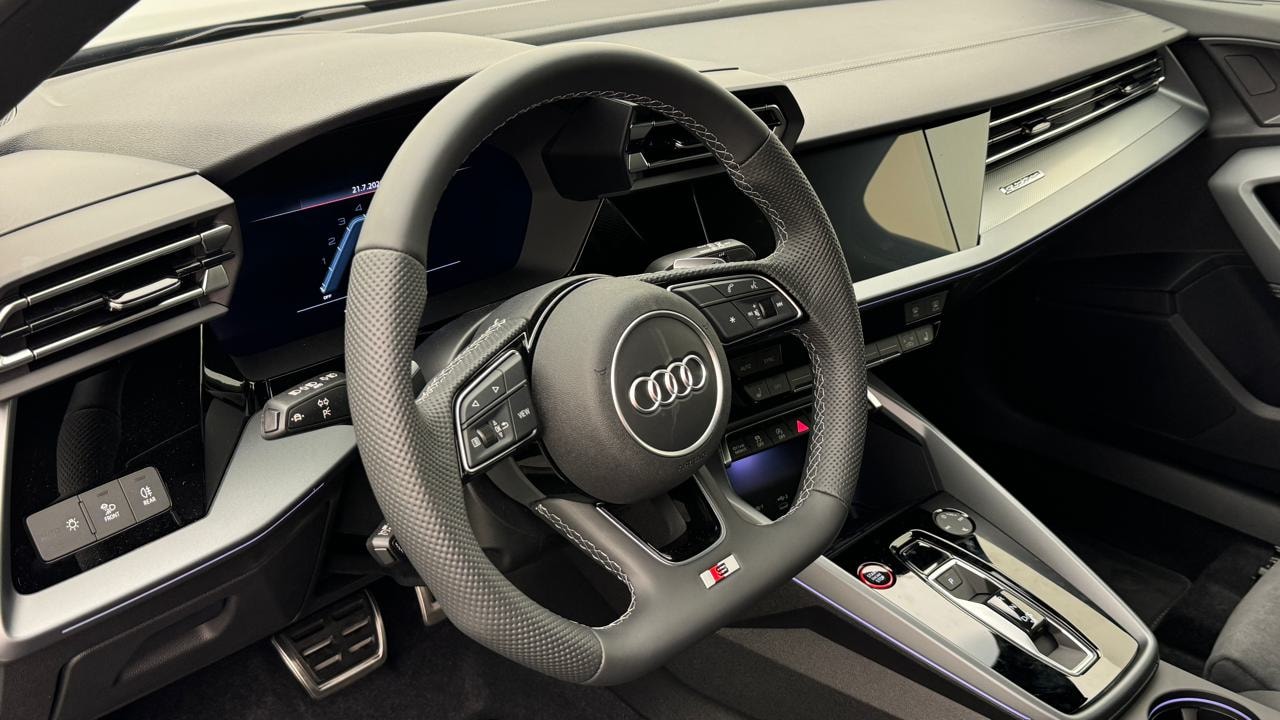 AUDI S3 Sportback TFSI quattro S-tronic-image-6