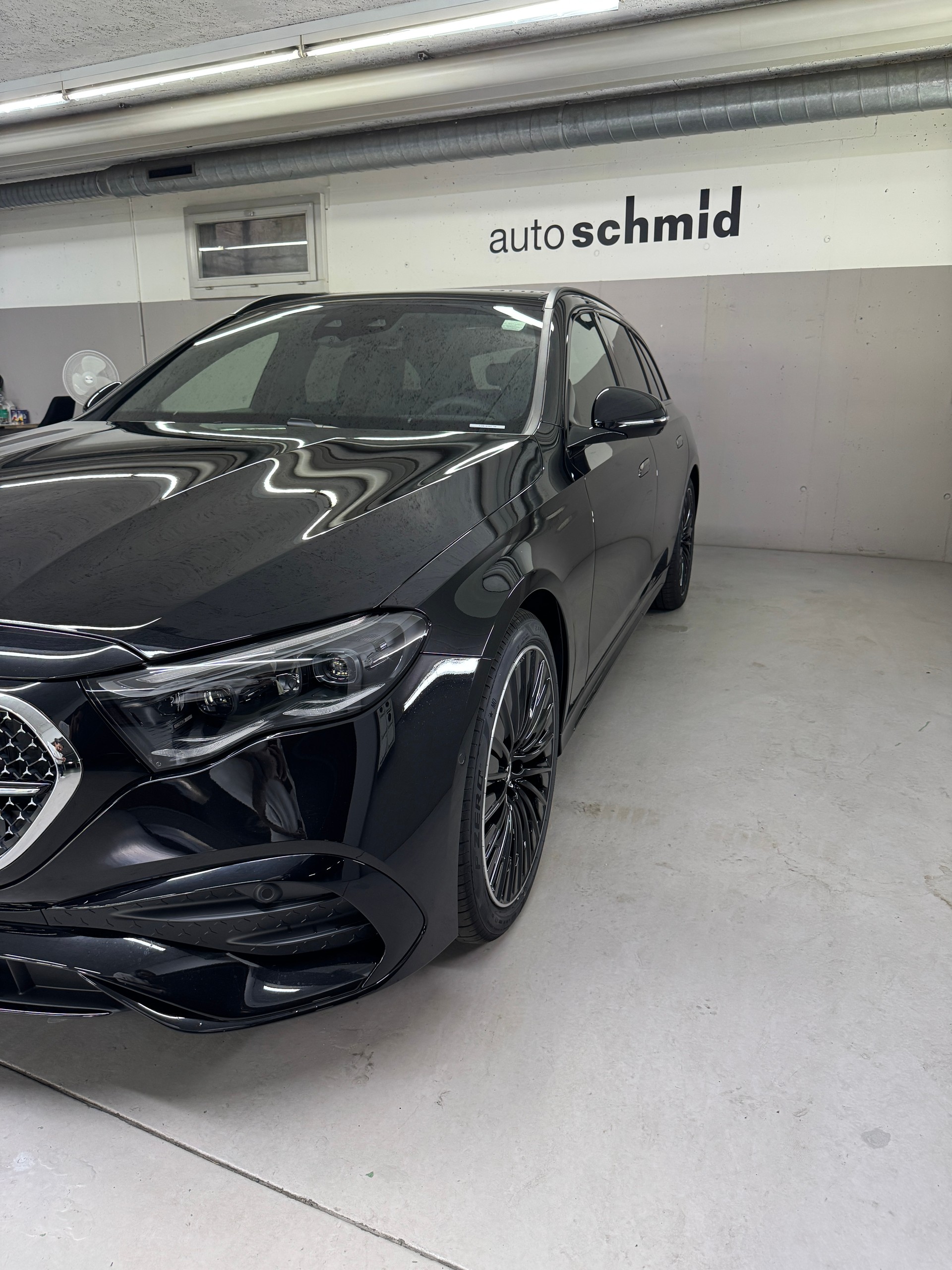 MERCEDES-BENZ E 220 d 4MATIC T-Modell Swiss Star-showroom-element-3