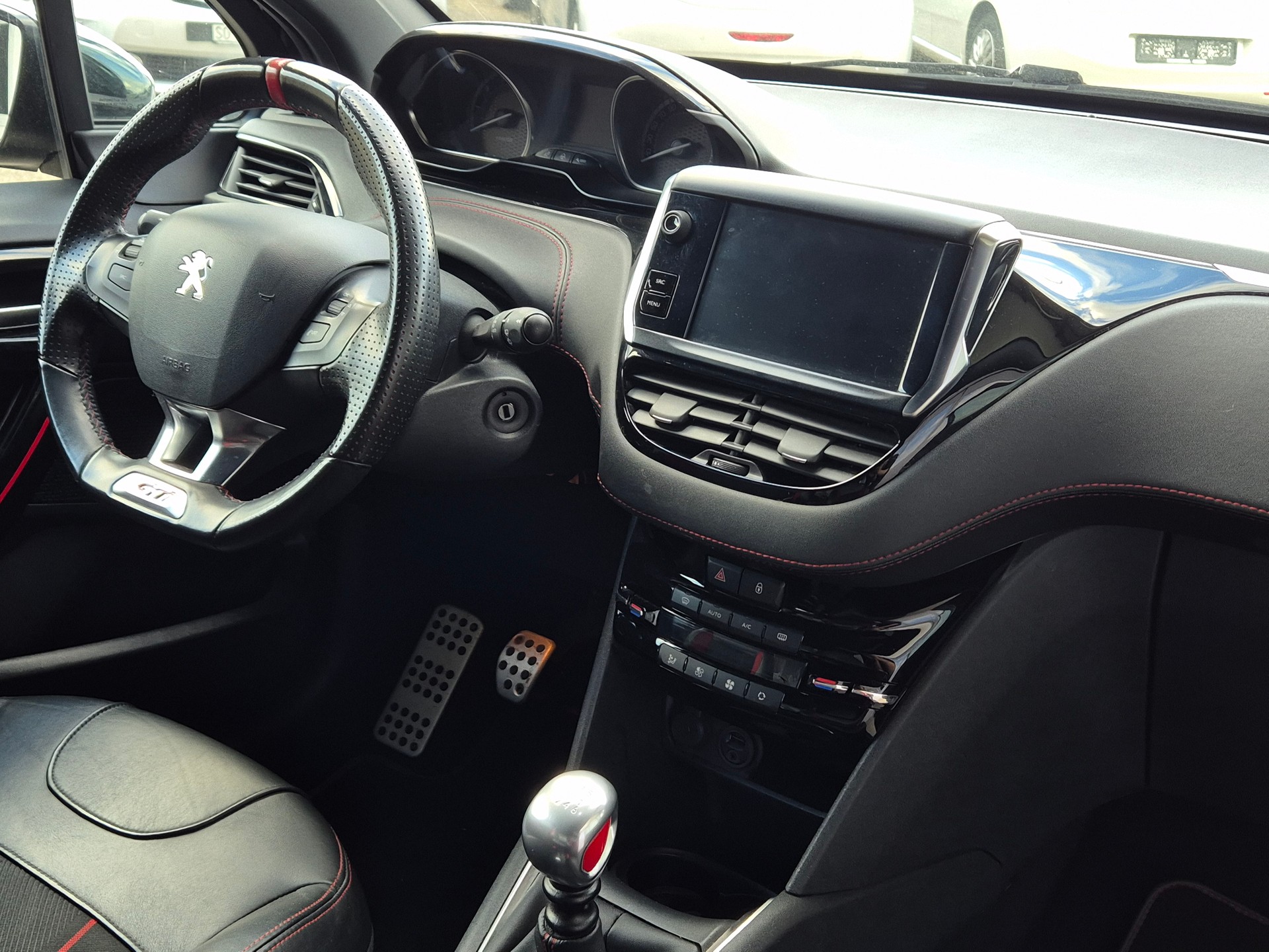 PEUGEOT 208 1.6 Turbo GTi-image-9