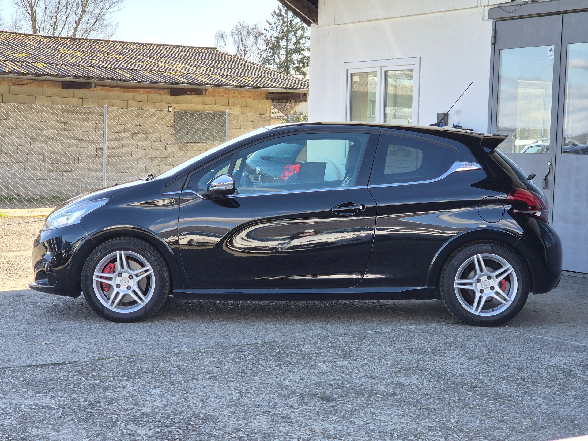PEUGEOT 208 1.6 Turbo GTi-image-8