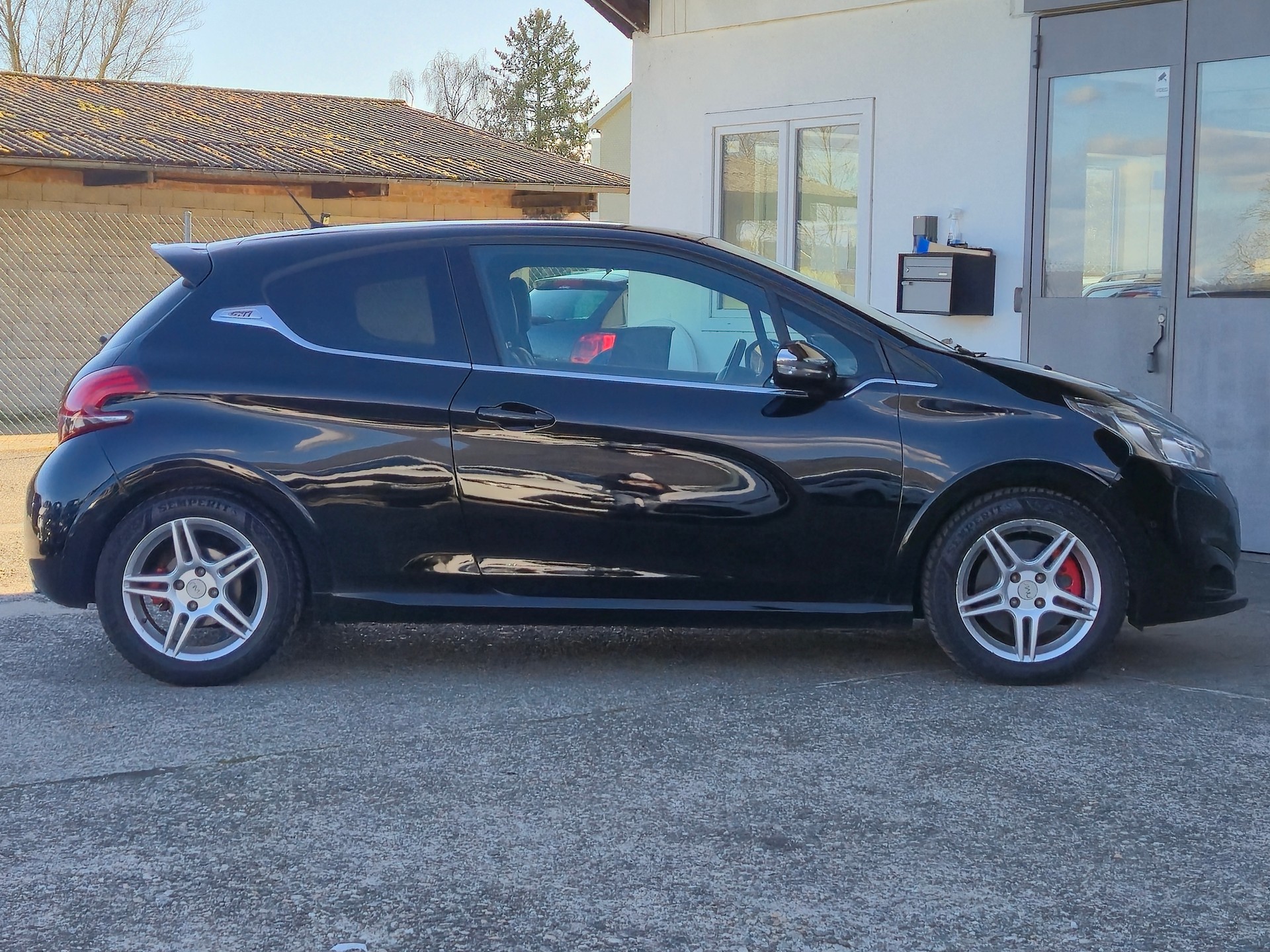 PEUGEOT 208 1.6 Turbo GTi-image-4