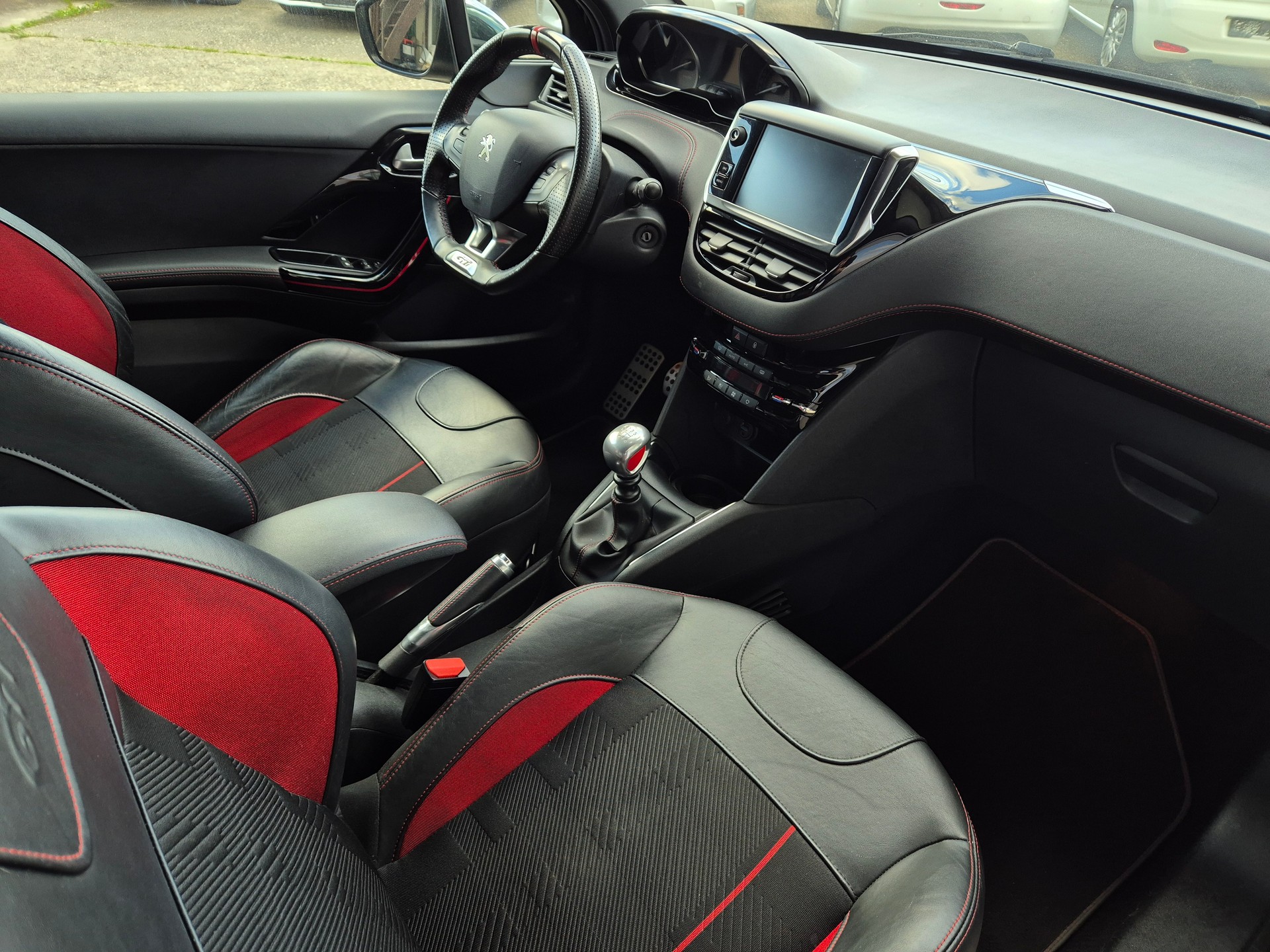 PEUGEOT 208 1.6 Turbo GTi-image-10