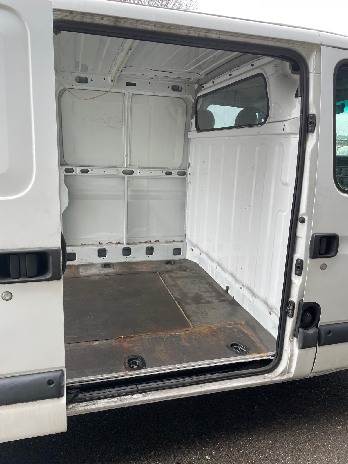 RENAULT Master T33 2.5dCi L1H1-image-5