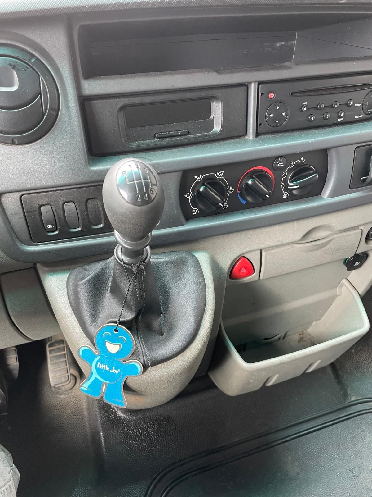 RENAULT Master T33 2.5dCi L1H1-image-8