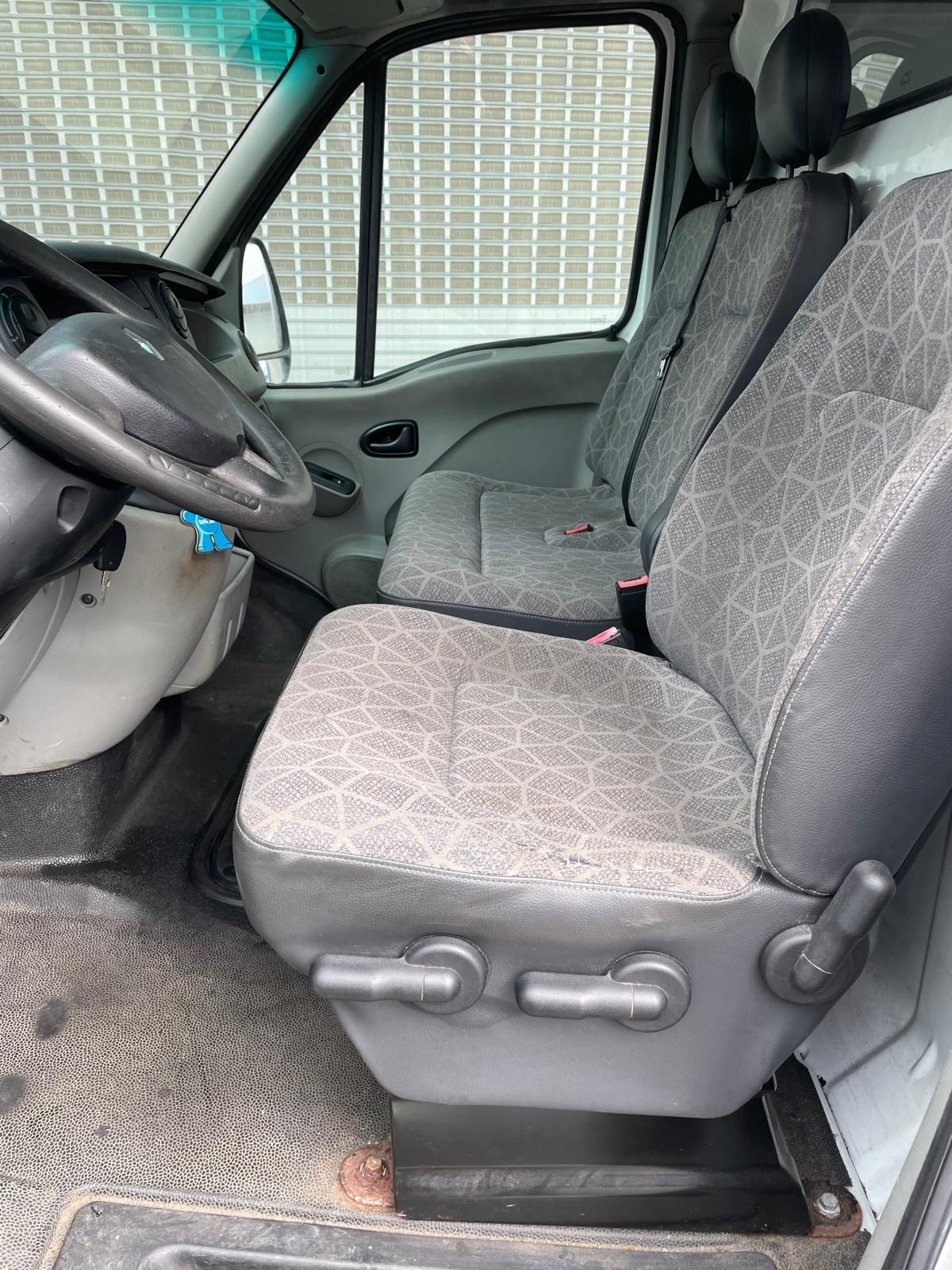RENAULT Master T33 2.5dCi L1H1-image-7