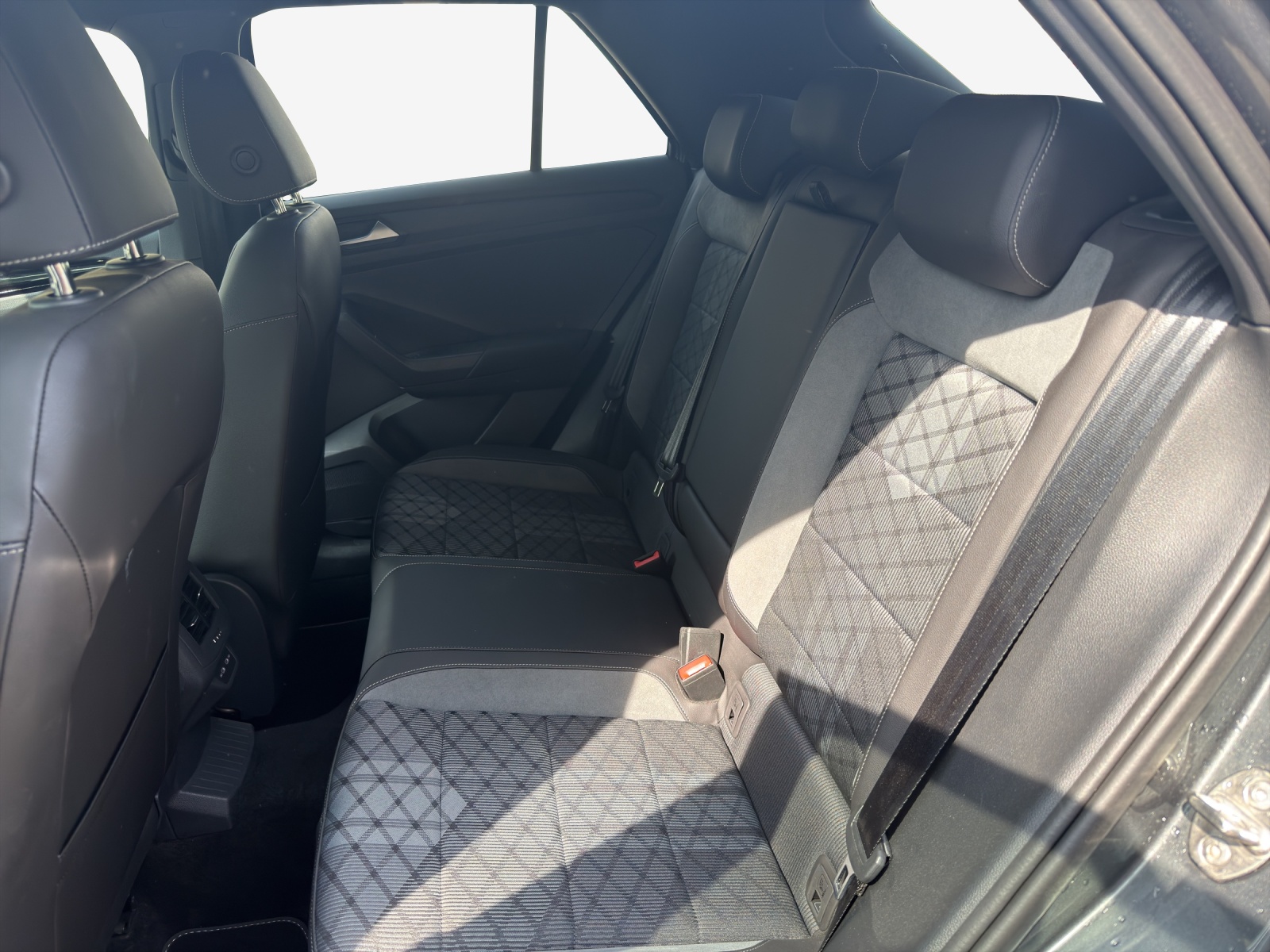 VW T-Roc 2.0 TSI R-Line DSG 4Motion-image-11