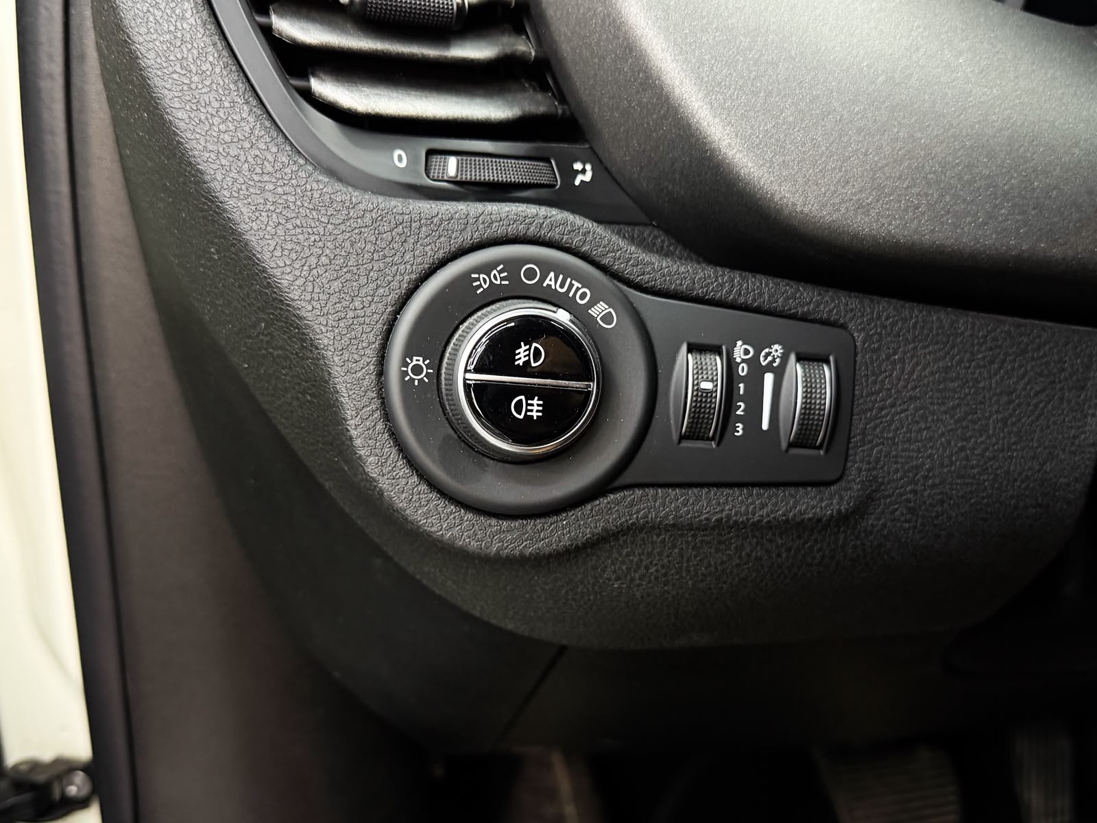 FIAT 500X 2.0 MJ Cross Plus 4x4 Automatic-image-17