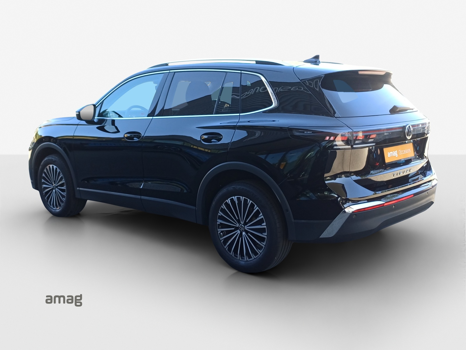 VW Tiguan 2.0 TSI DSG Elegance 4Motion-image-2