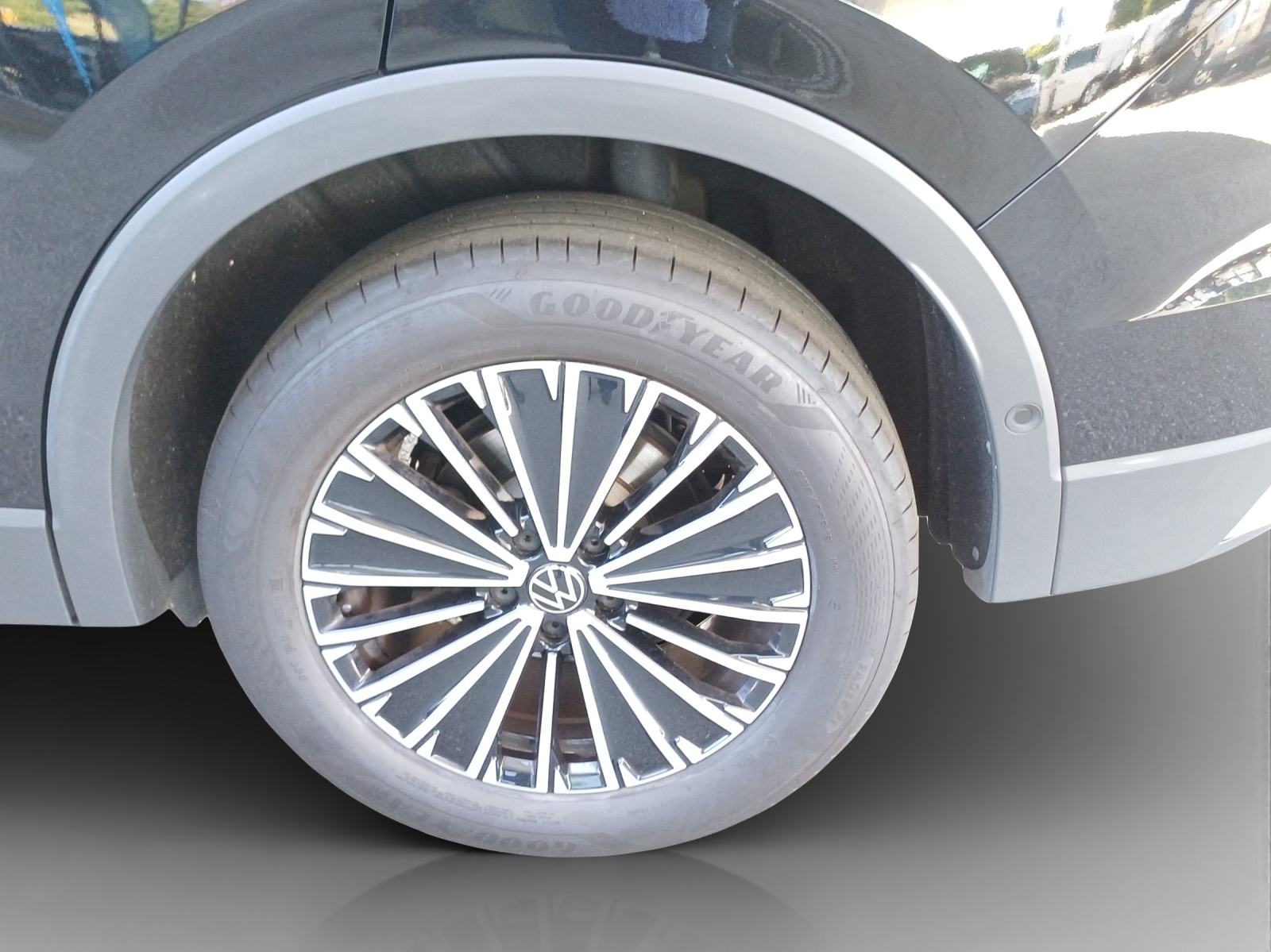 VW Tiguan 2.0 TSI DSG Elegance 4Motion-image-13