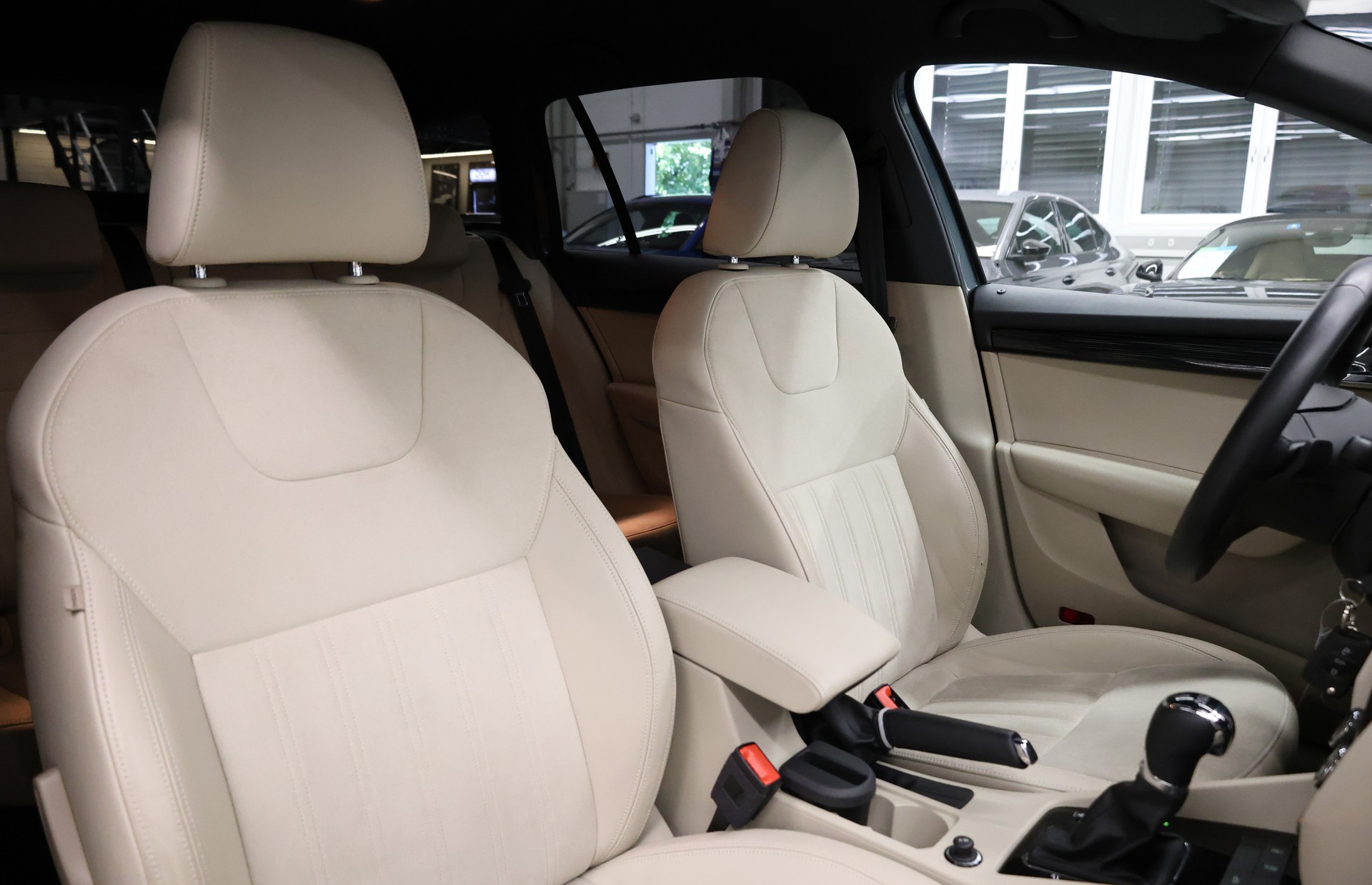 SKODA Octavia Combi 1.5 TGI G-TEC Style DSG-image-16