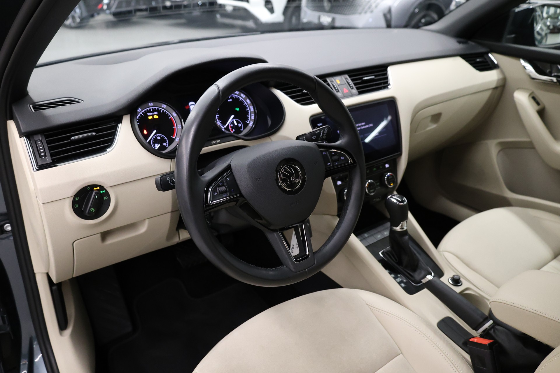 SKODA Octavia Combi 1.5 TGI G-TEC Style DSG-image-14