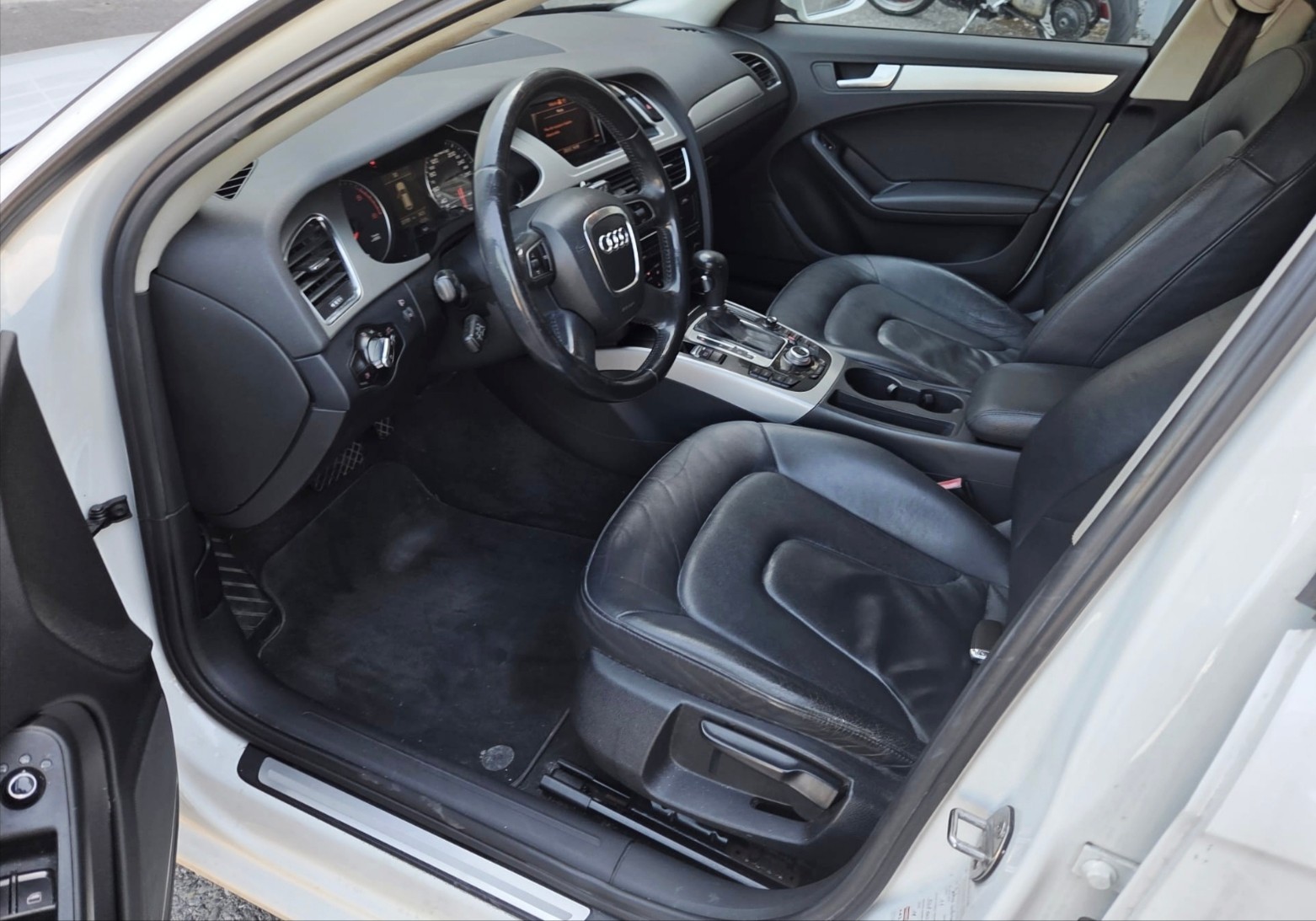 AUDI A4 Avant 2.0 TDI multitronic-image-9