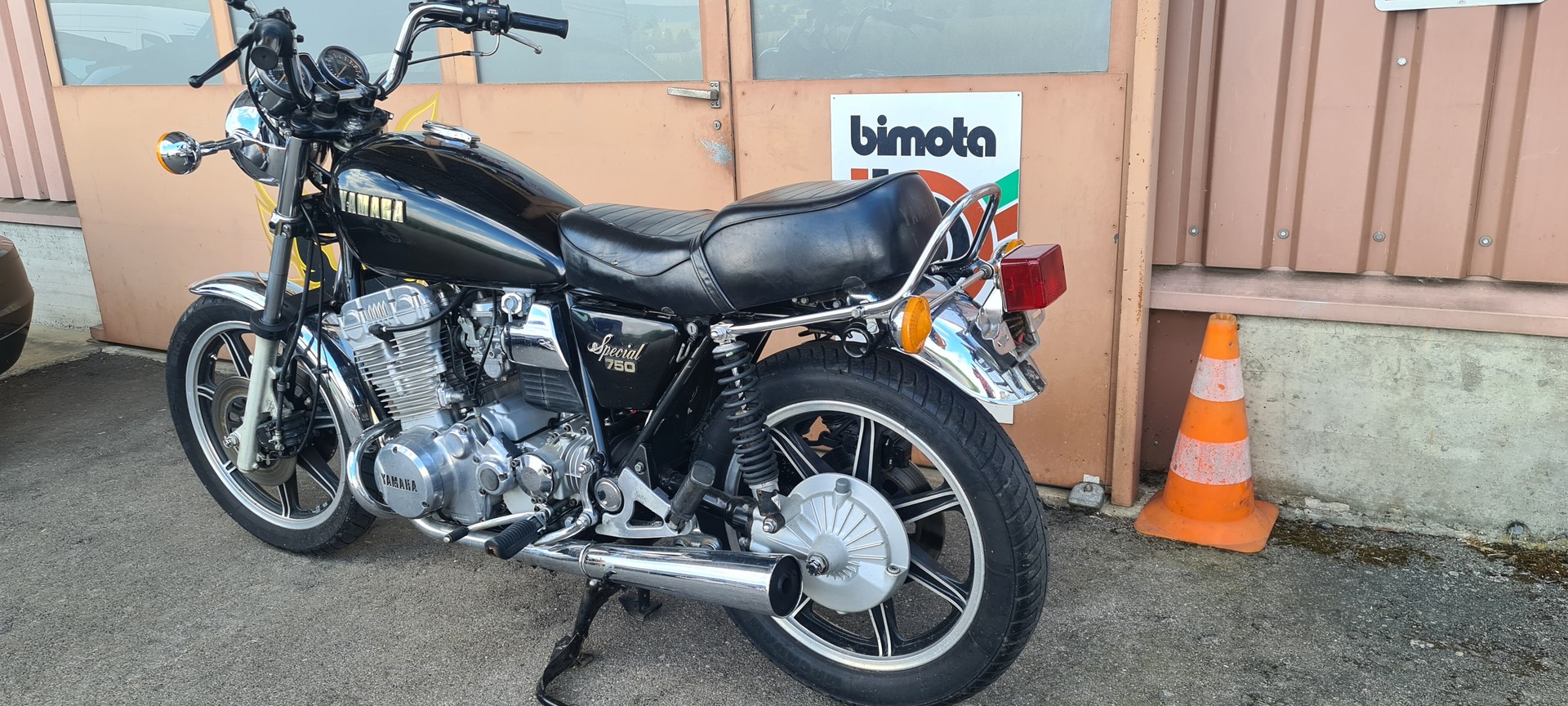 YAMAHA XS750SE-image-2
