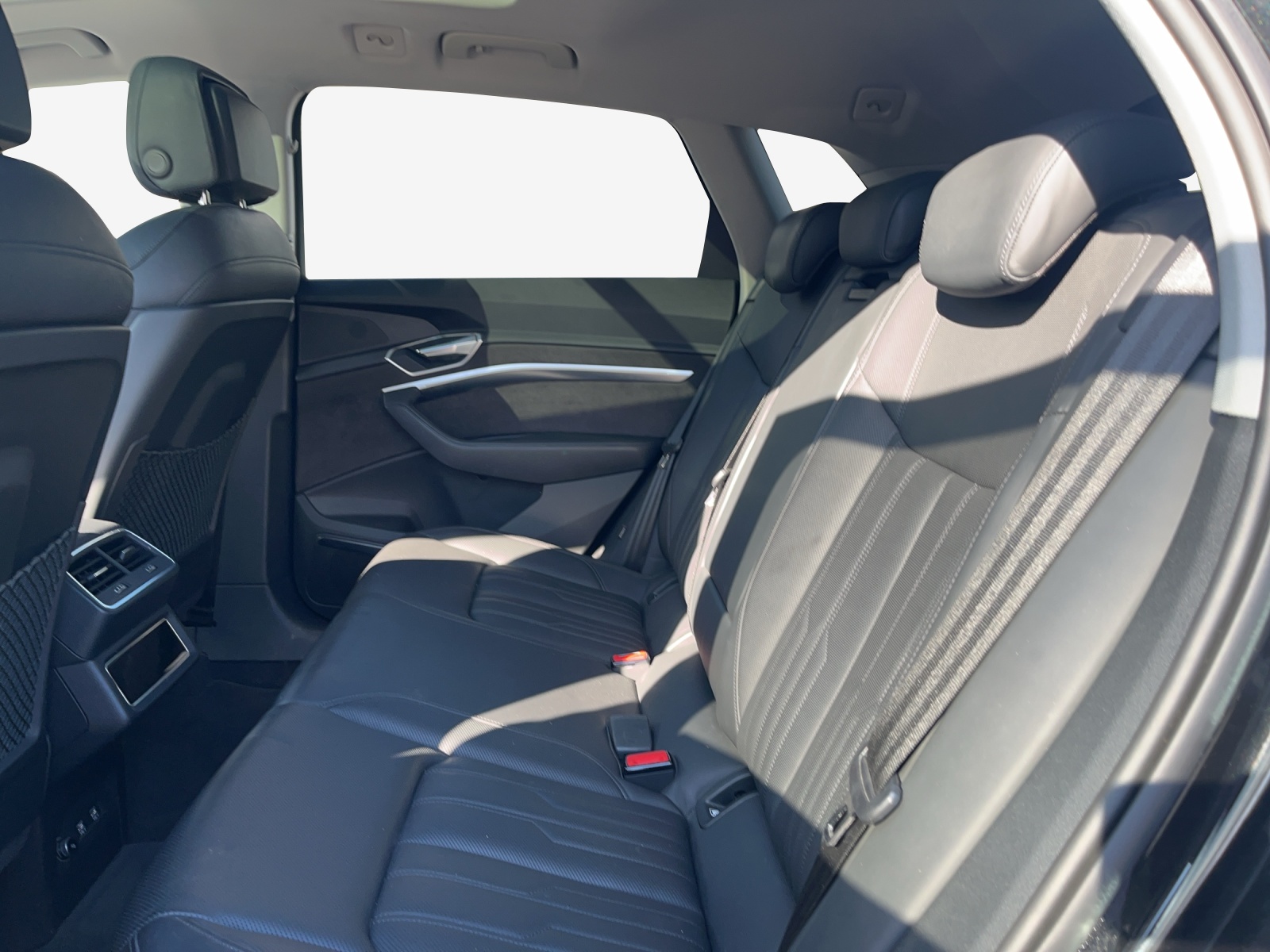 AUDI e-tron 55 Advanced quattro-image-10