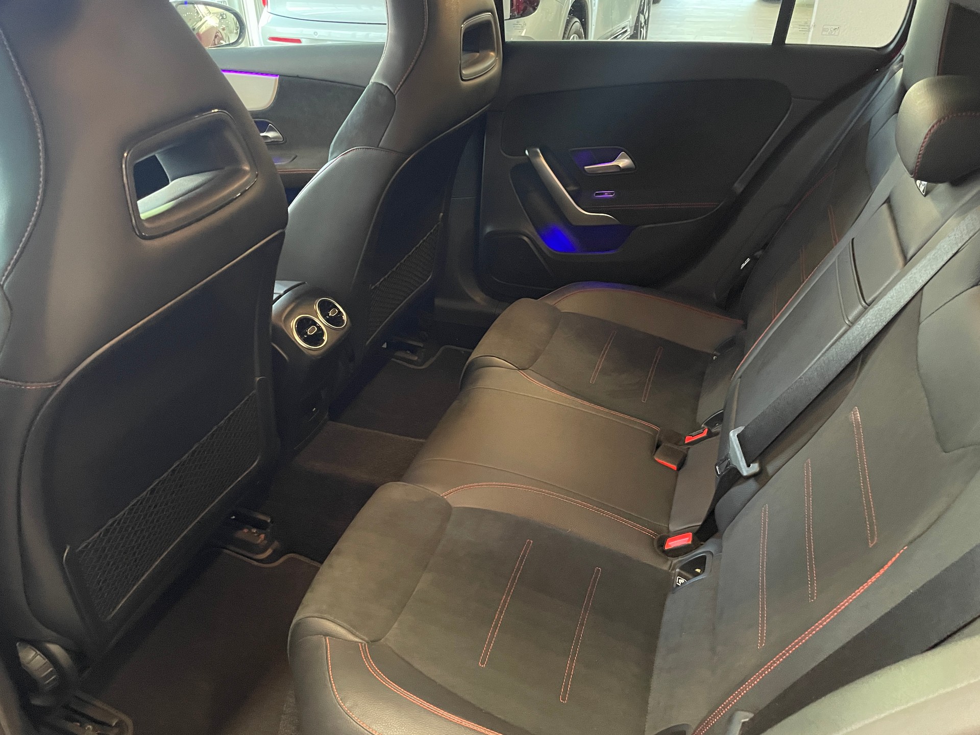 MERCEDES-BENZ A 200 AMG Line 7G-DCT-image-9
