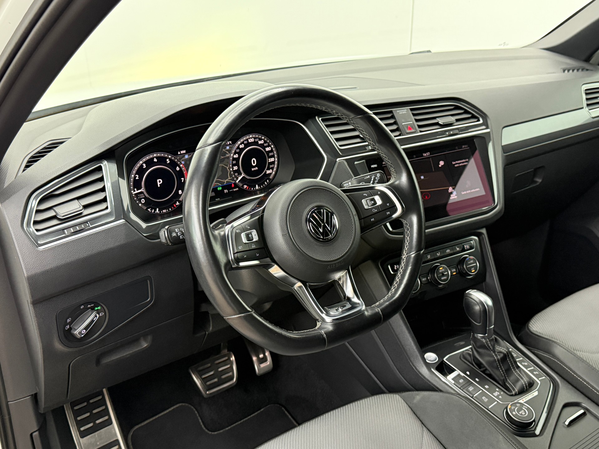VW Tiguan 2.0TSI Highline 4Motion DSG-image-24