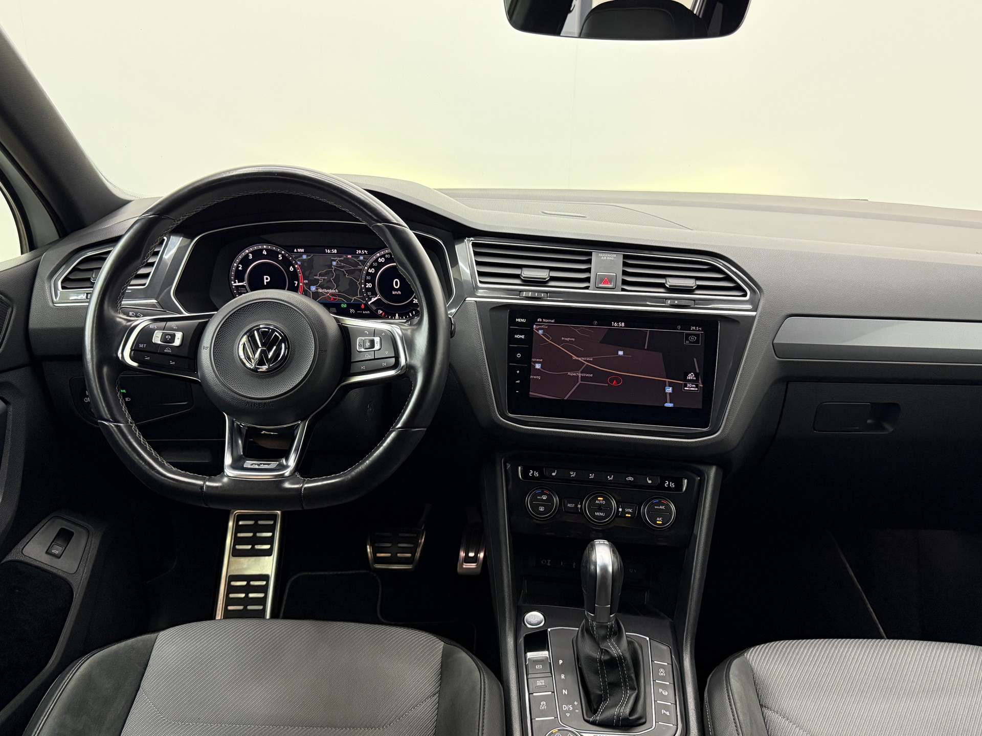 VW Tiguan 2.0TSI Highline 4Motion DSG-image-25
