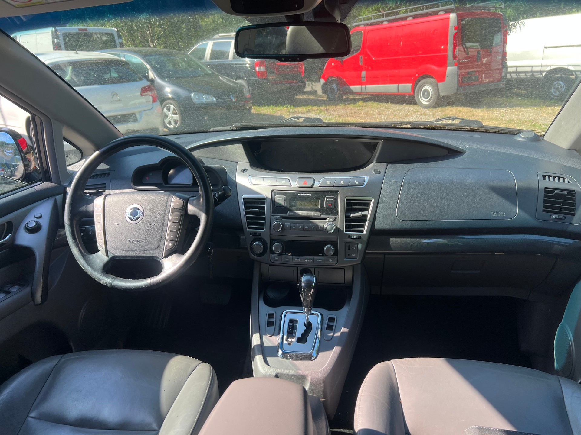 KGM-SsangYong Rodius SV200 e-XDi Sapphire 4WD E-Tronic-image-9