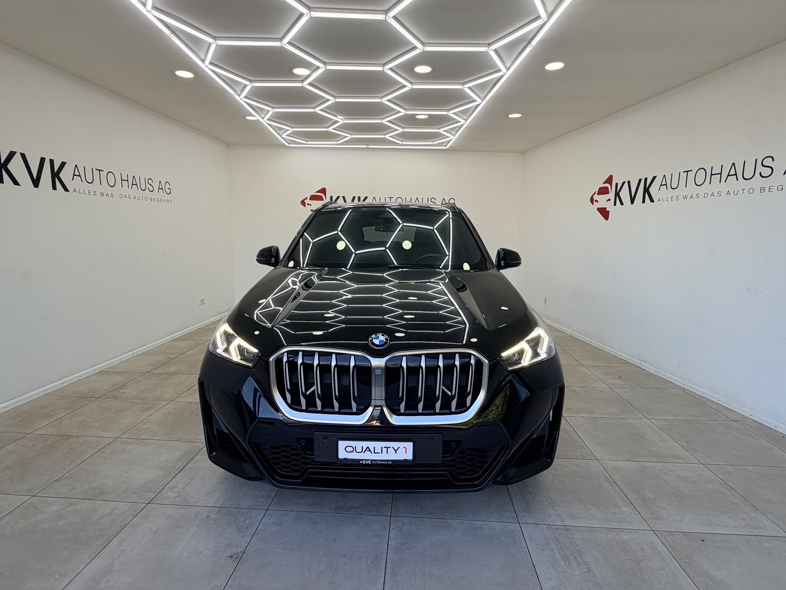 BMW X1 xDrive 23i 48V M Sport | AB FRISCHEM SERVICE | 1 JAHR GARANTIE | 8-FACH KOMPLETTRADSATZ |-showroom-element-2